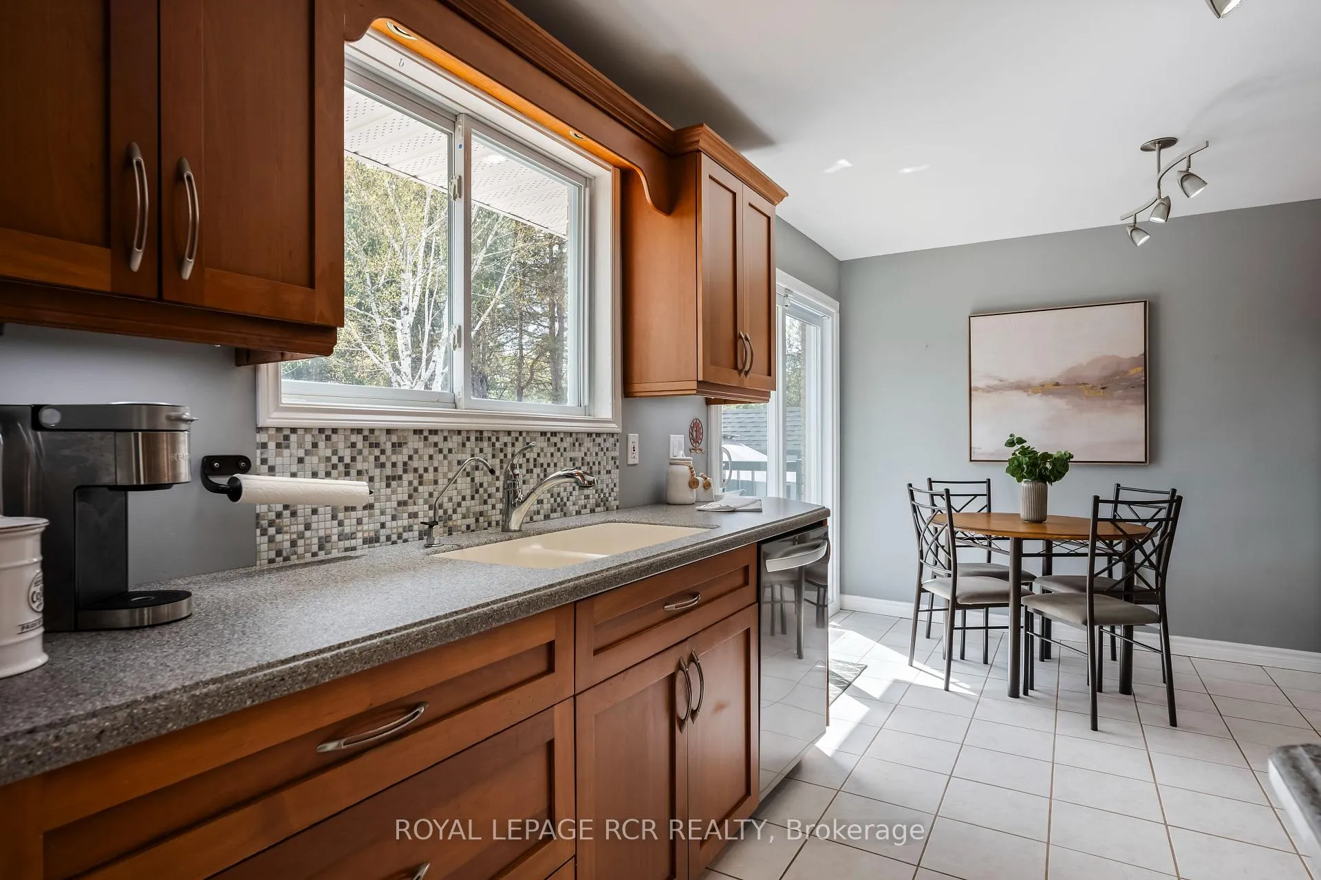 Photo 12 of 48 Glenforest Road, Orangeville — HOMEH