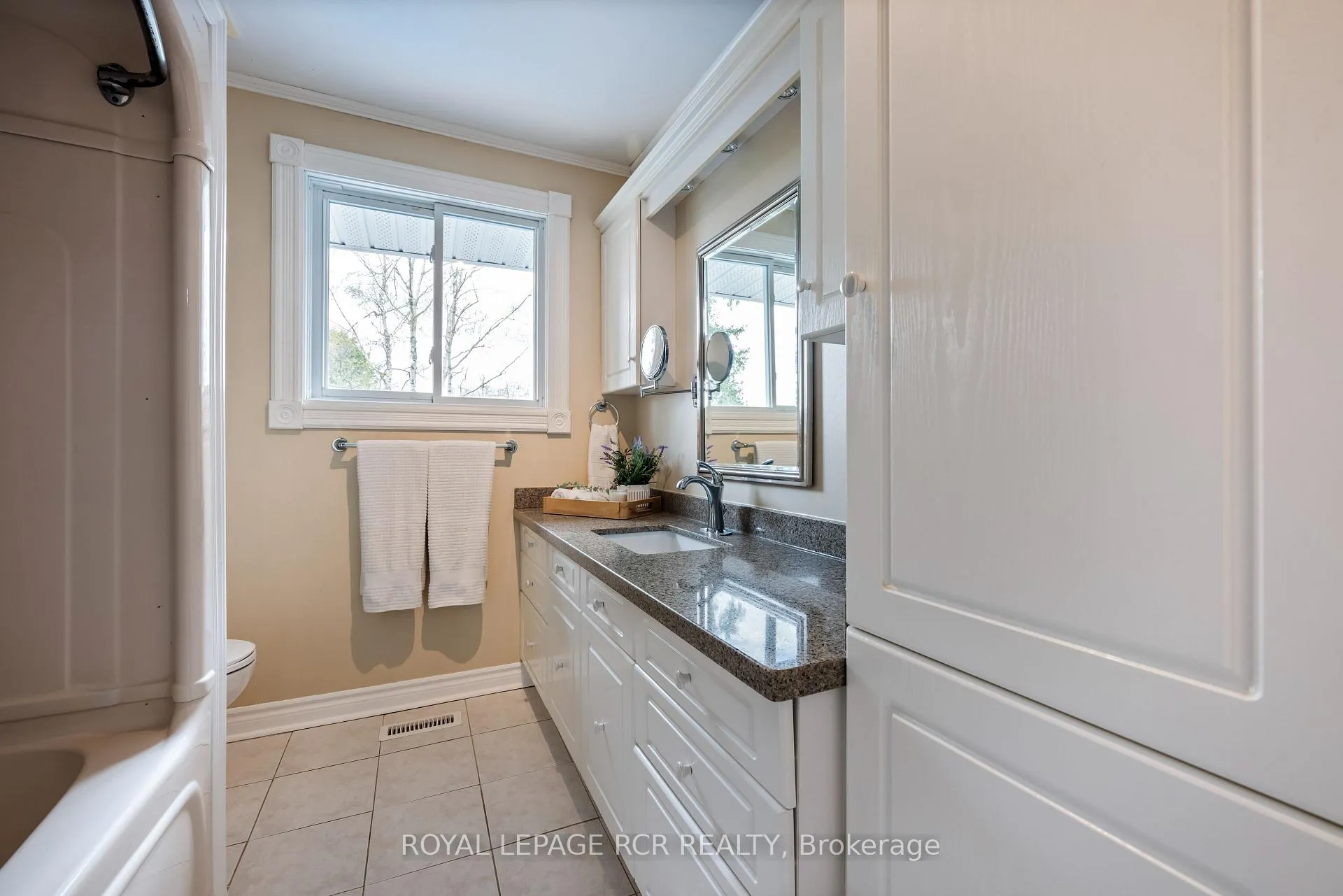 Photo 21 of 48 Glenforest Road, Orangeville — HOMEH