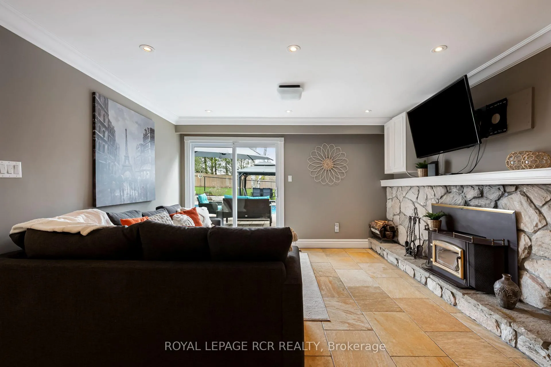 Photo 24 of 48 Glenforest Road, Orangeville — HOMEH