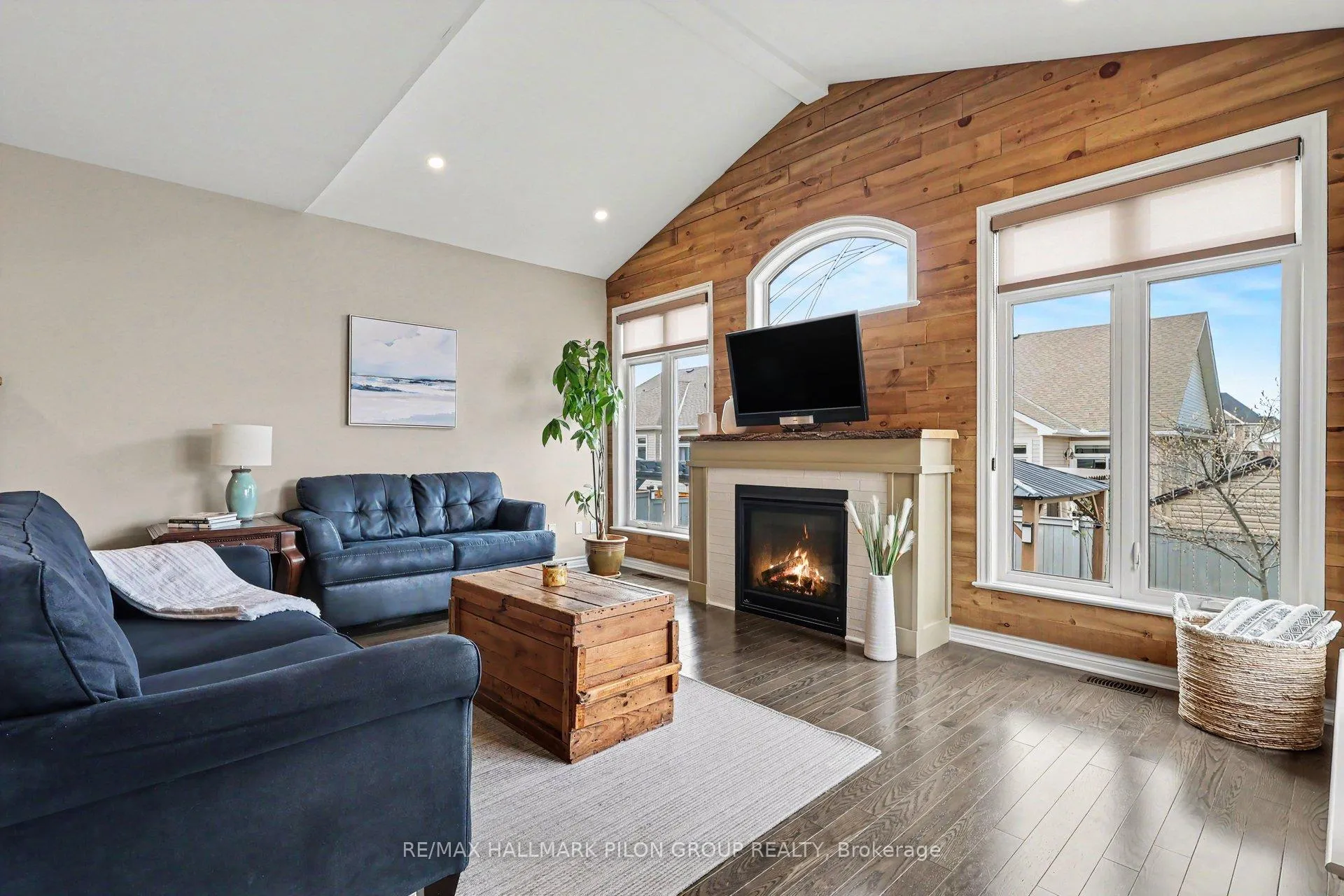 Photo 3 of 819 Tewin Circle, Ottawa, Camelot — HOMEH