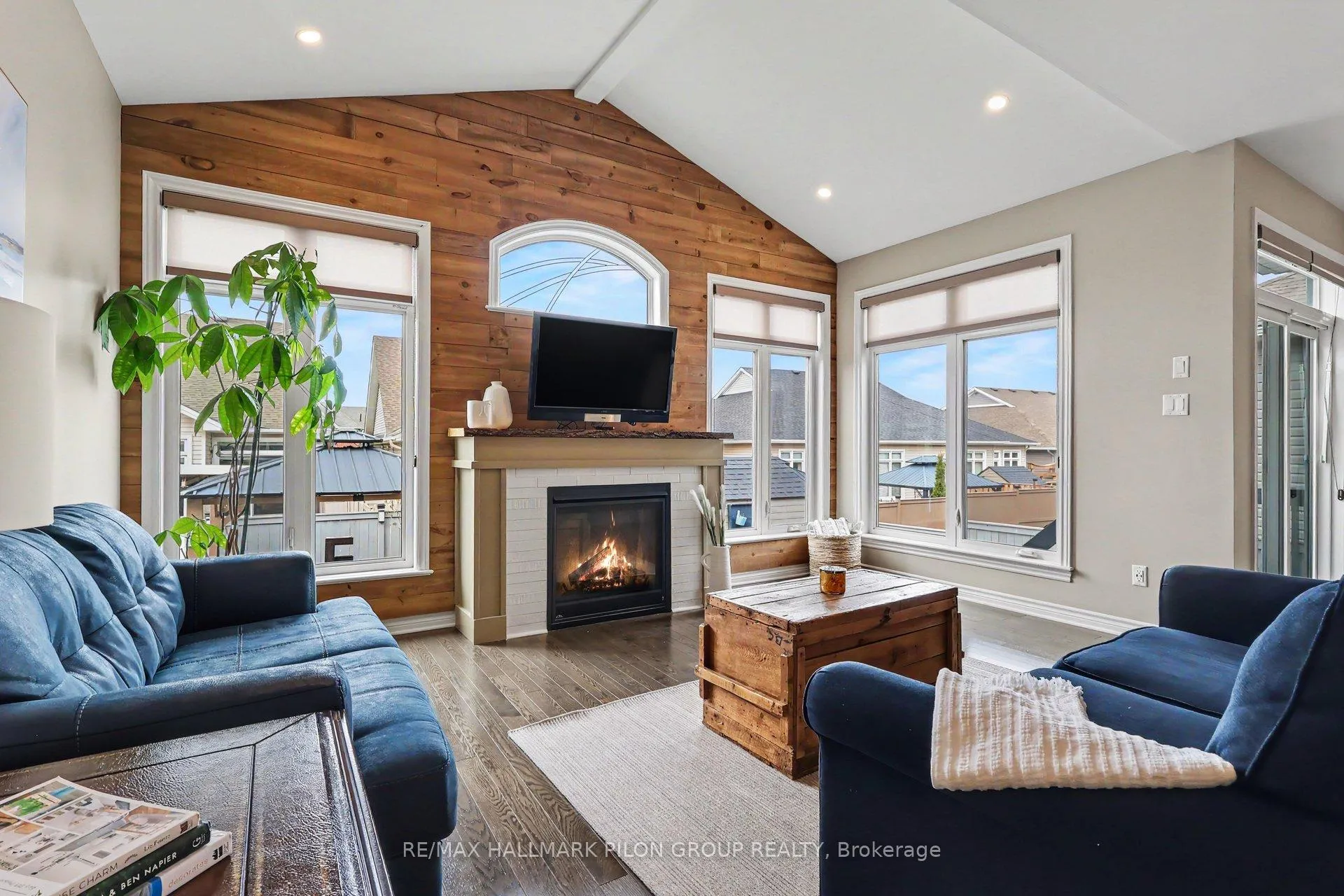 Photo 4 of 819 Tewin Circle, Ottawa, Camelot — HOMEH
