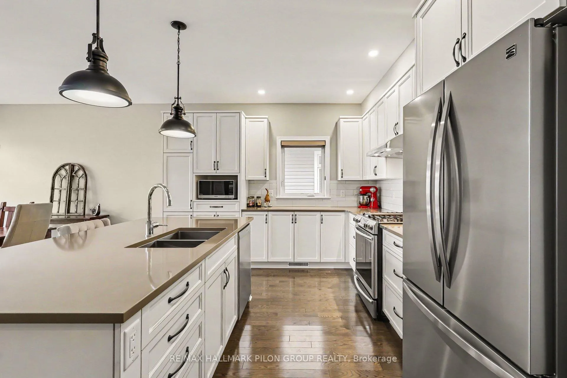 Photo 7 of 819 Tewin Circle, Ottawa, Camelot — HOMEH