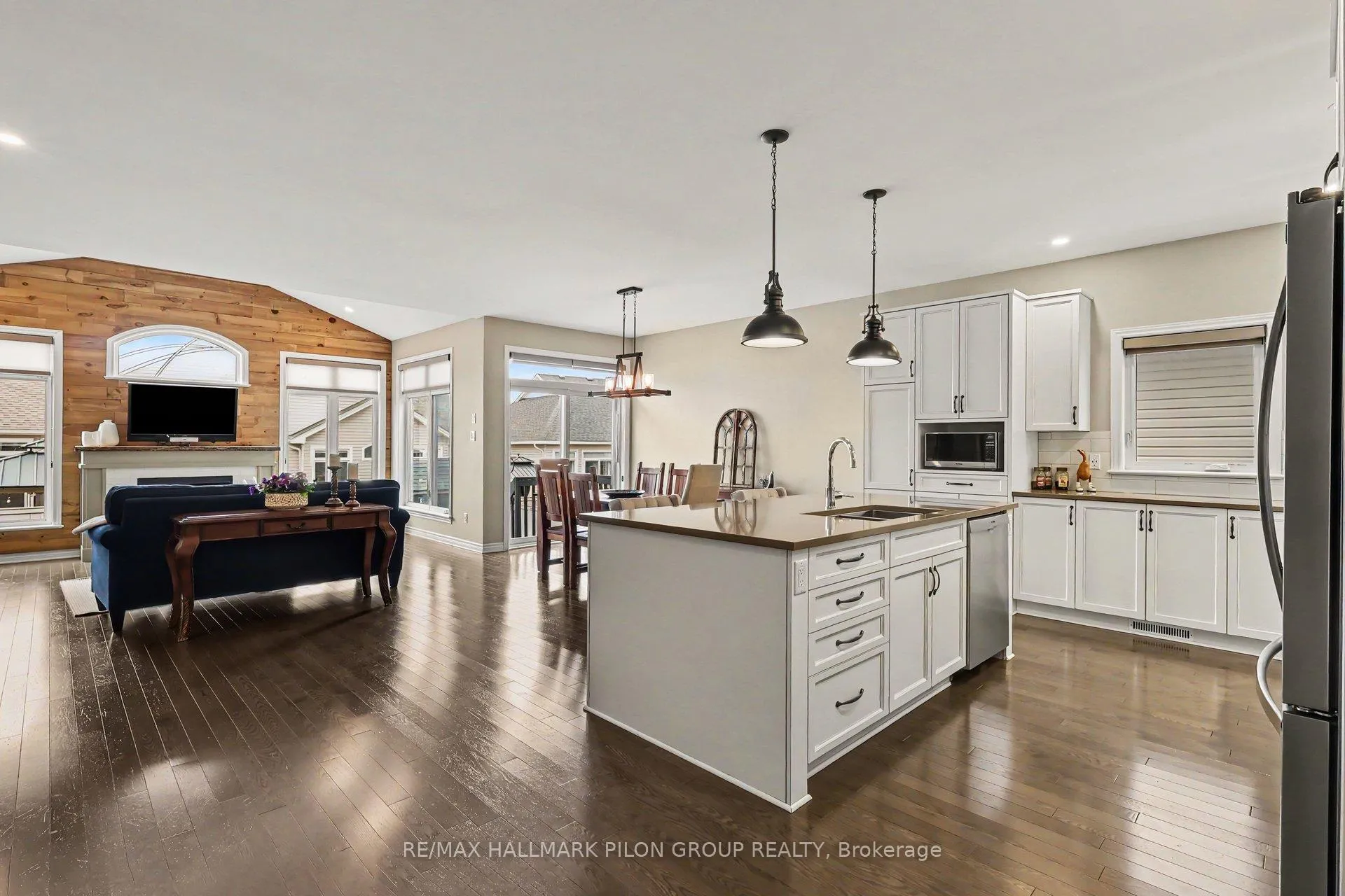 Photo 9 of 819 Tewin Circle, Ottawa, Camelot — HOMEH
