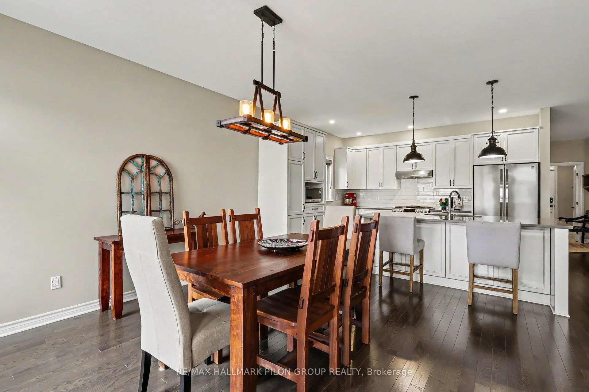 Photo 10 of 819 Tewin Circle, Ottawa, Camelot — HOMEH