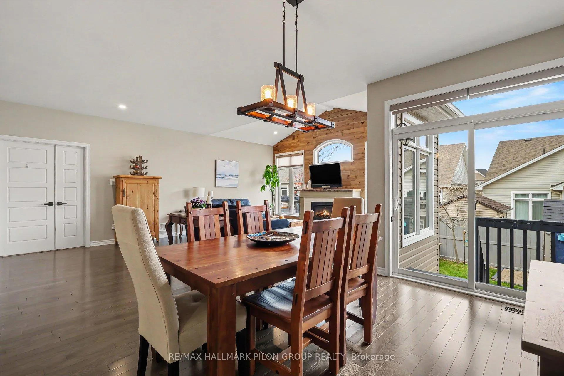 Photo 11 of 819 Tewin Circle, Ottawa, Camelot — HOMEH