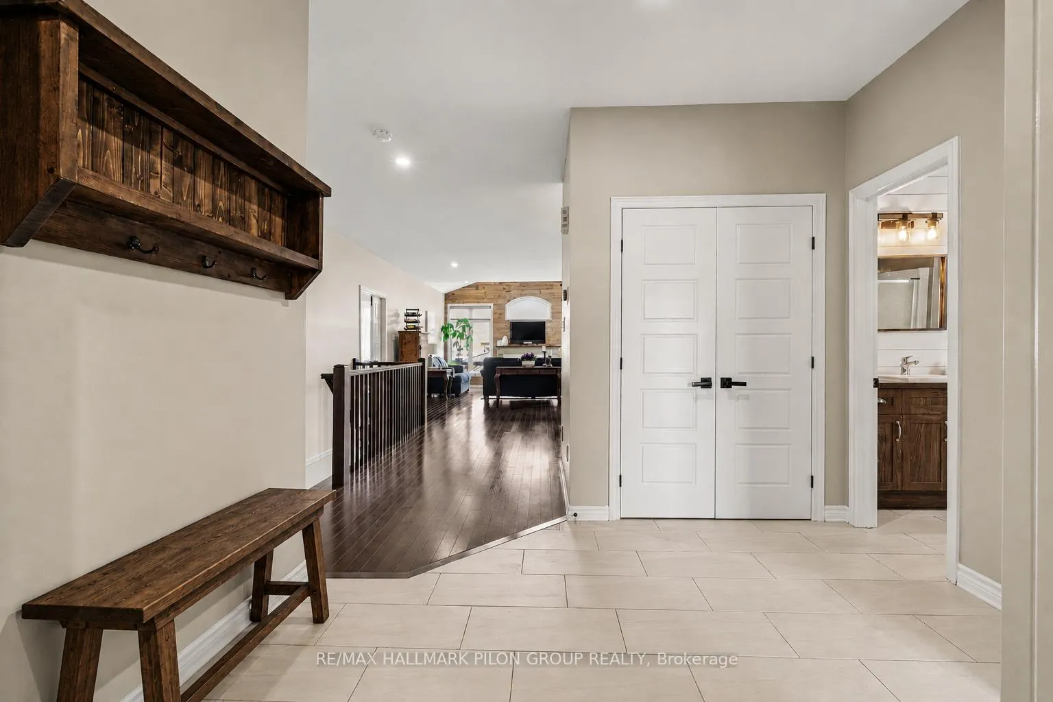 Photo 19 of 819 Tewin Circle, Ottawa, Camelot — HOMEH