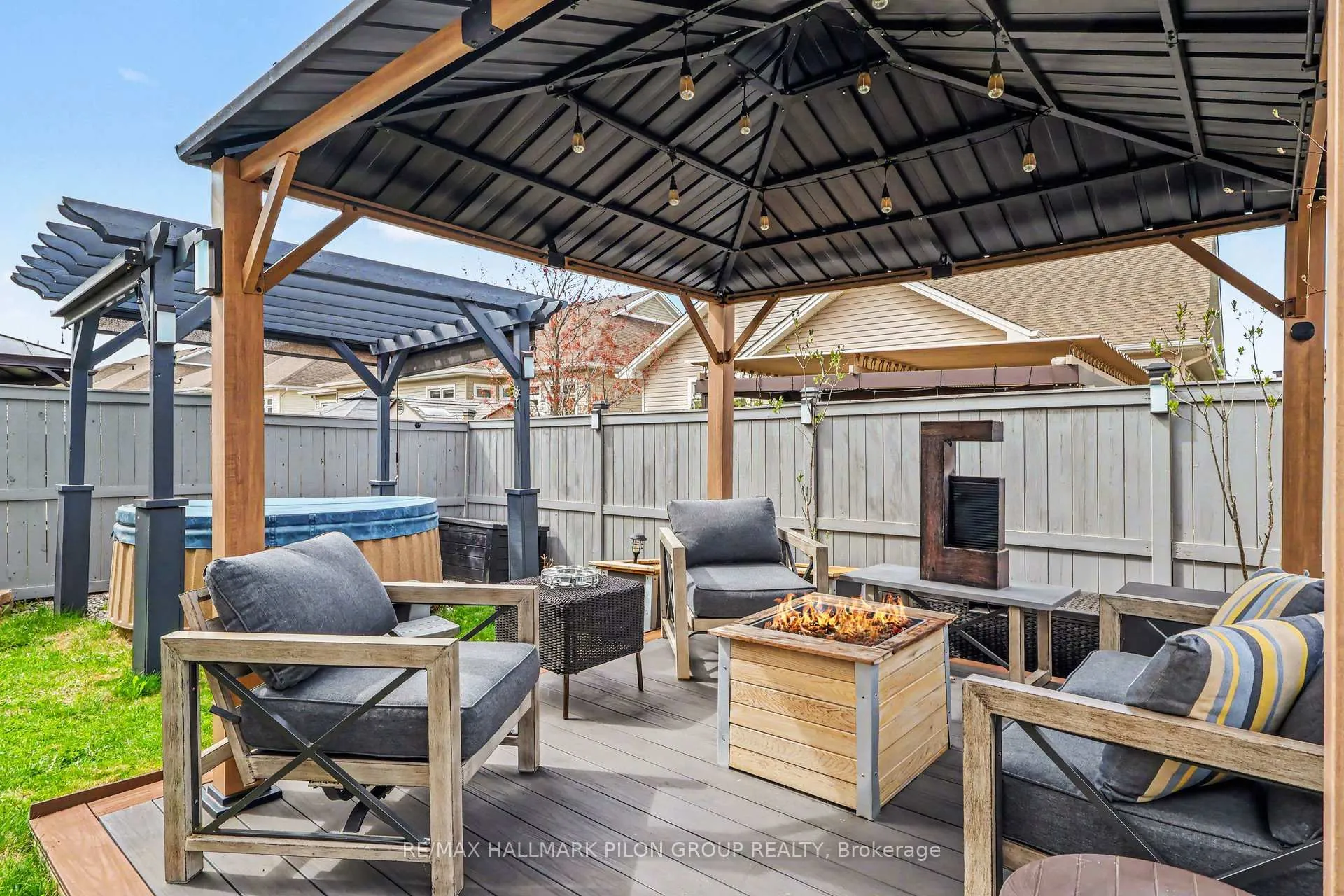 Photo 25 of 819 Tewin Circle, Ottawa, Camelot — HOMEH