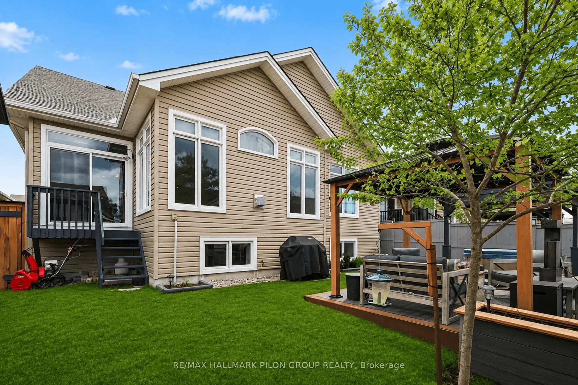Photo 27 of 819 Tewin Circle, Ottawa, Camelot — HOMEH