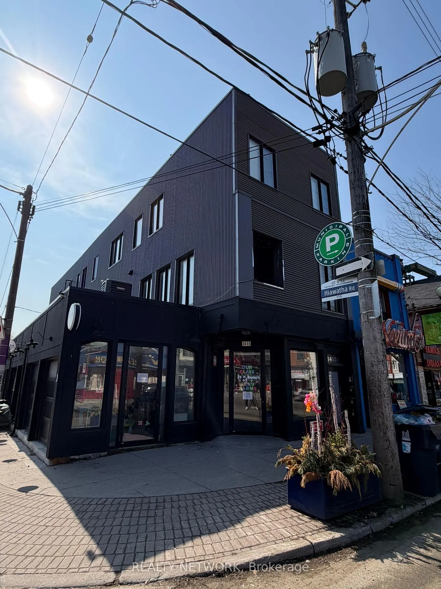 Photo 3 of 1415 Gerrard Street E, Toronto, Greenwood-Coxwell — HOMEH