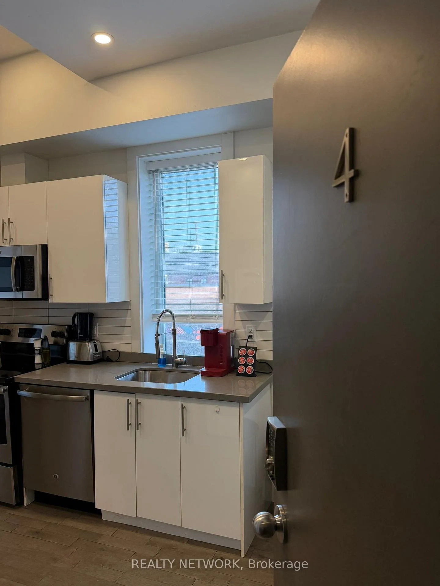 Photo 9 of 1415 Gerrard Street E, Toronto, Greenwood-Coxwell — HOMEH