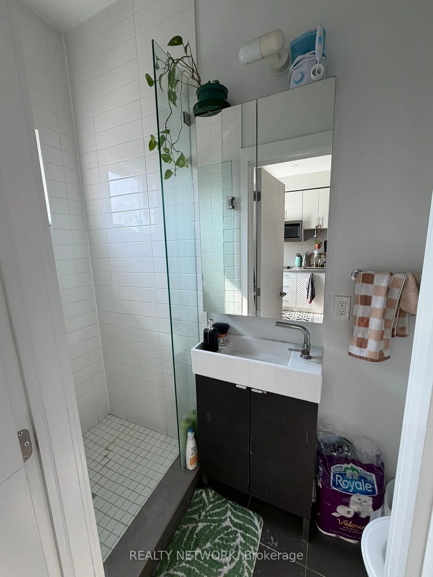 Photo 25 of 1415 Gerrard Street E, Toronto, Greenwood-Coxwell — HOMEH