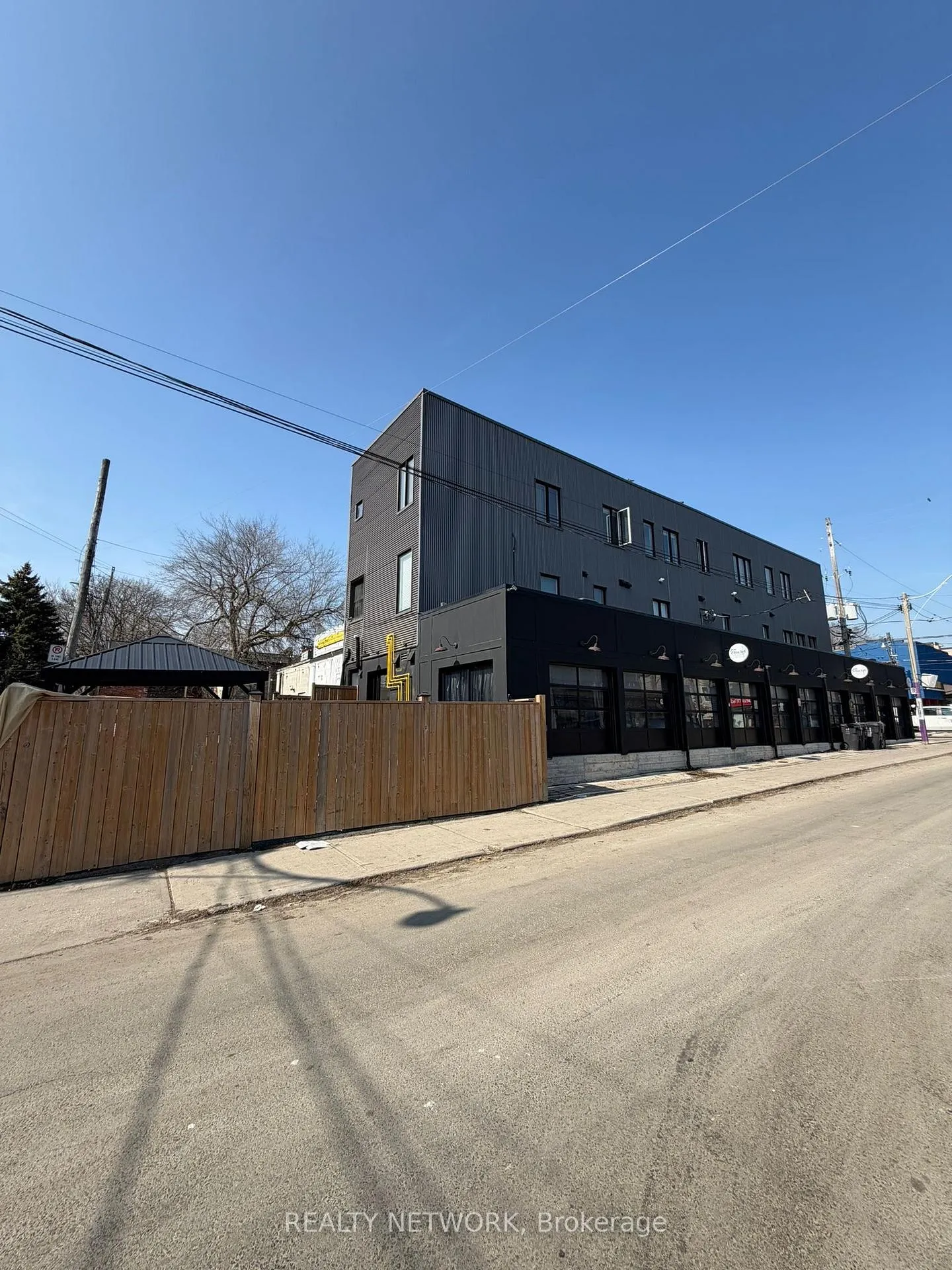 Photo 33 of 1415 Gerrard Street E, Toronto, Greenwood-Coxwell — HOMEH
