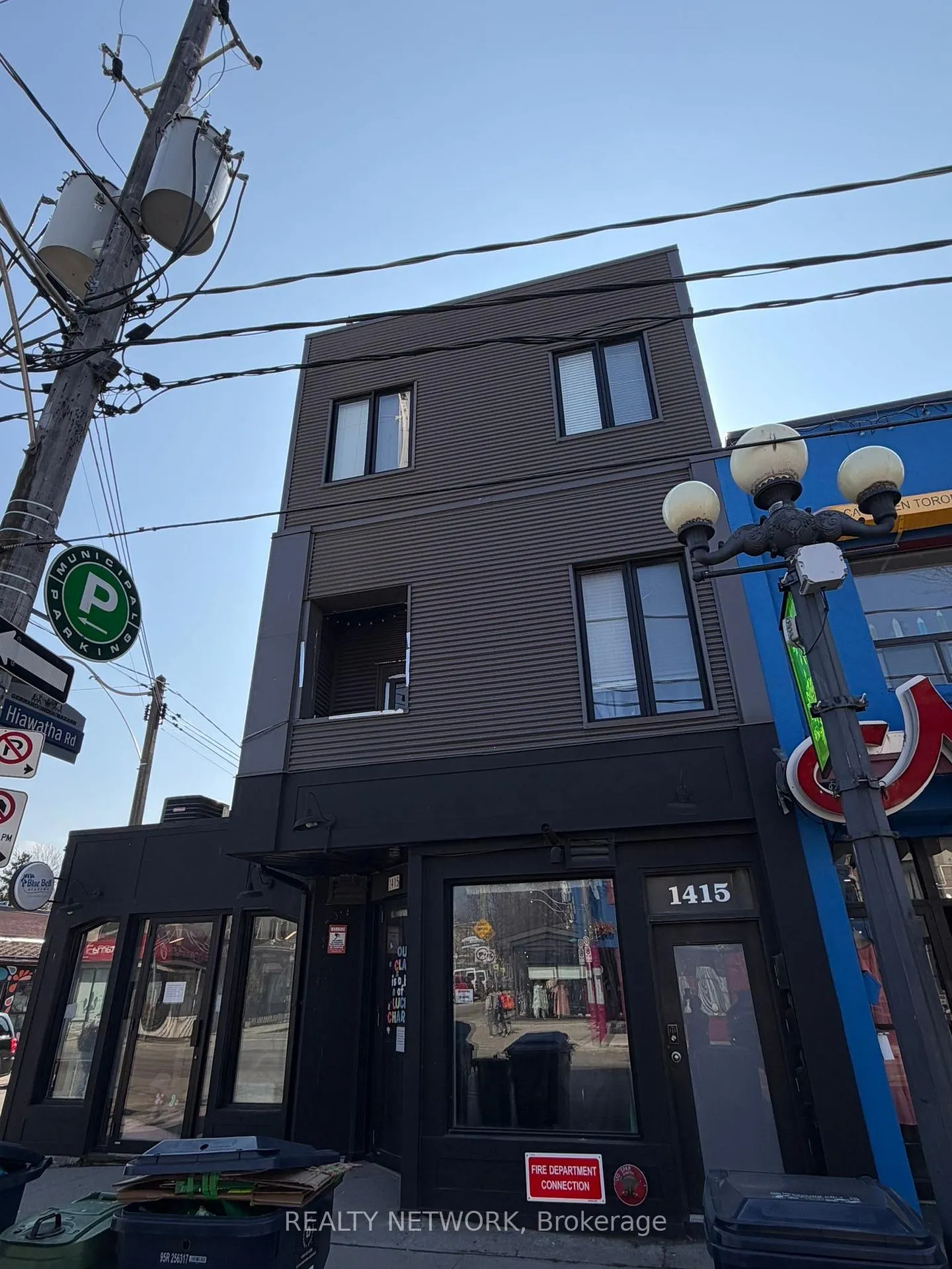 Photo 34 of 1415 Gerrard Street E, Toronto, Greenwood-Coxwell — HOMEH