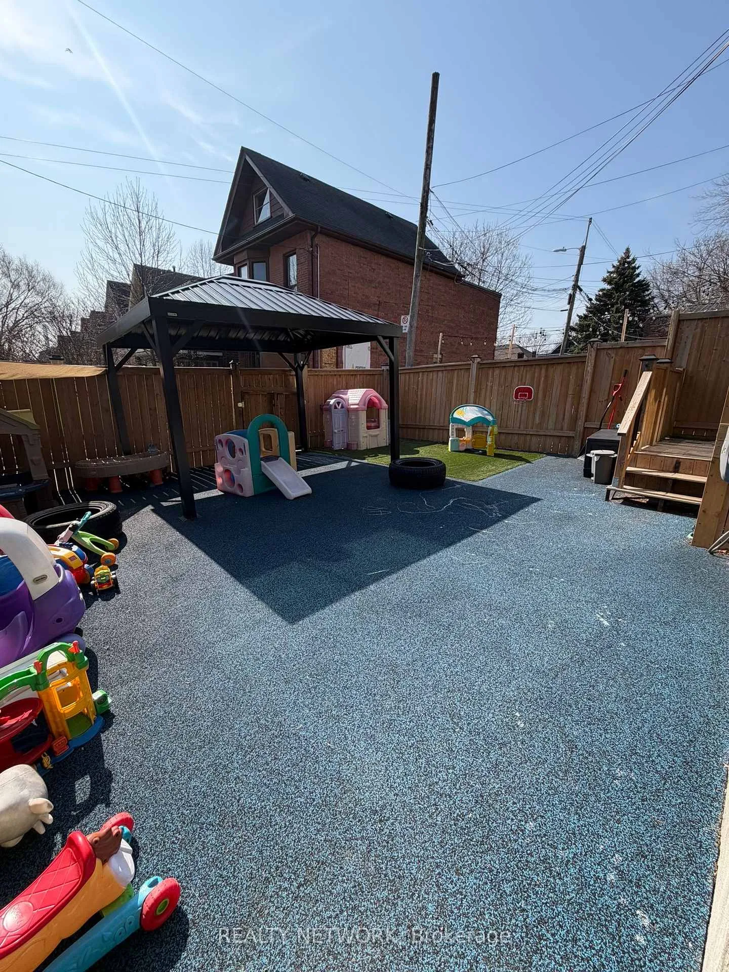 Photo 37 of 1415 Gerrard Street E, Toronto, Greenwood-Coxwell — HOMEH