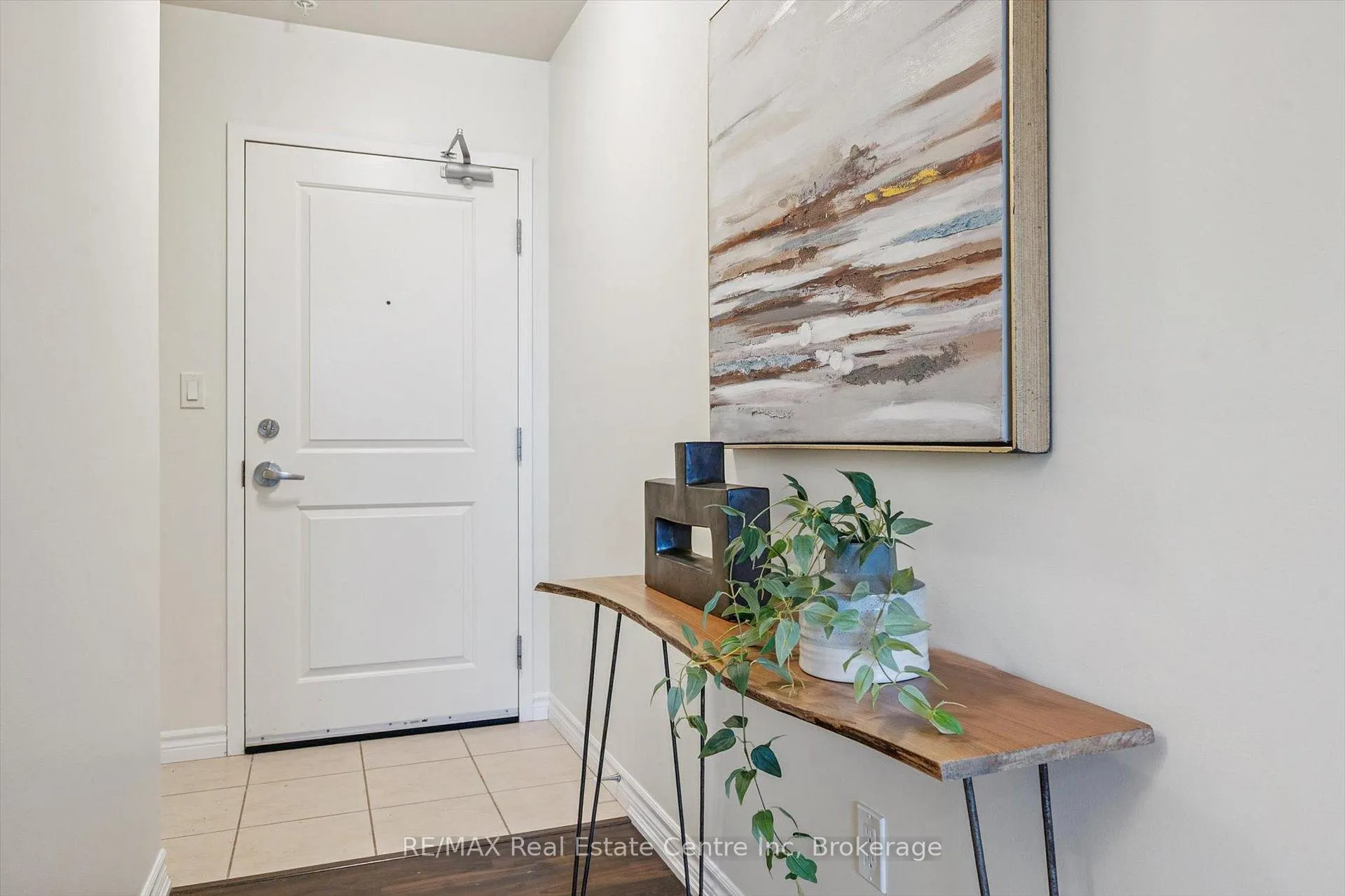 Photo 4 of Unit 210, 1280 Gordon Street, Guelph, Kortright East — HOMEH