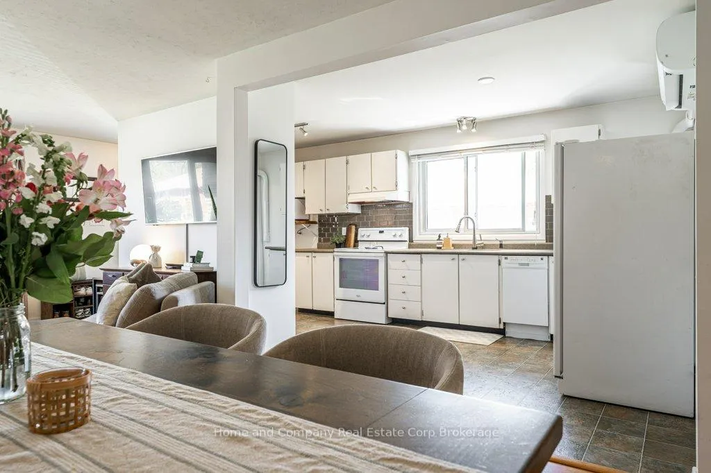 Photo 6 of 228 Redford Crescent, Stratford — HOMEH