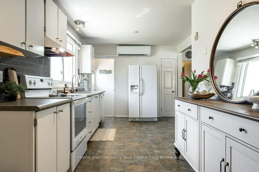 Photo 9 of 228 Redford Crescent, Stratford — HOMEH