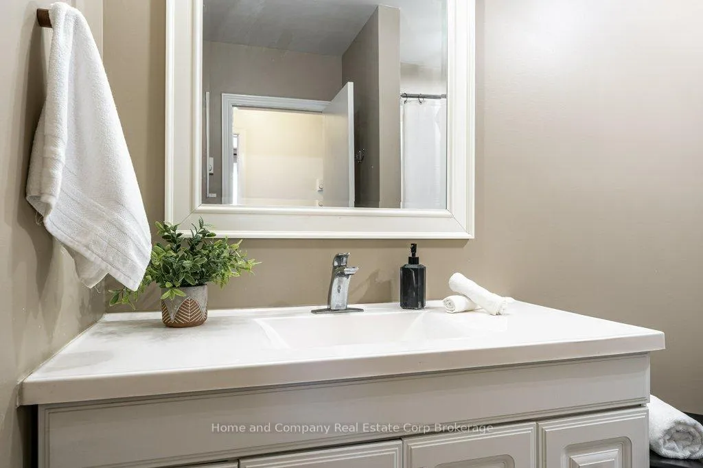 Photo 15 of 228 Redford Crescent, Stratford — HOMEH