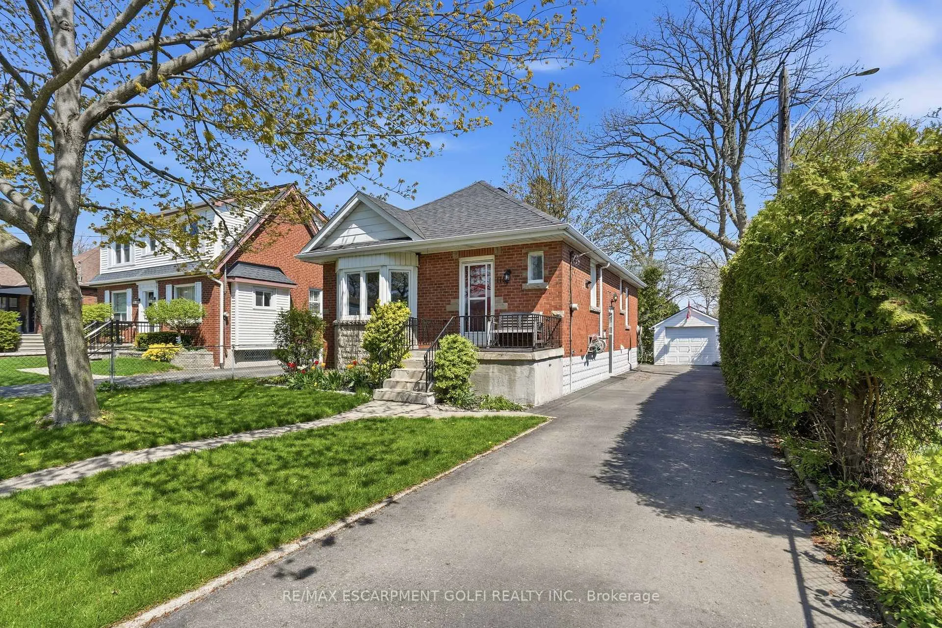 Photo 2 of 115 Empress Avenue, Hamilton, Centremount — HOMEH