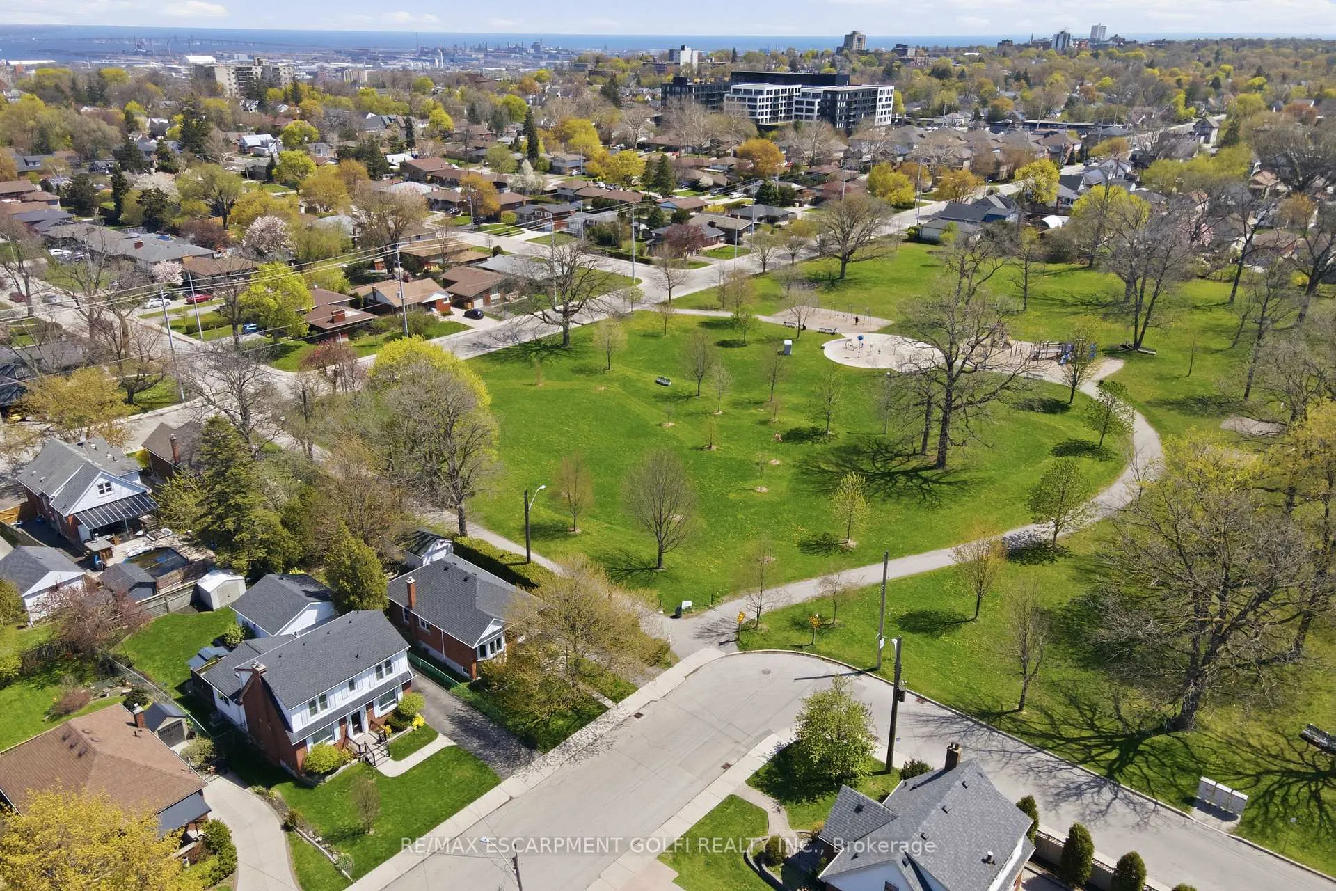 Photo 3 of 115 Empress Avenue, Hamilton, Centremount — HOMEH