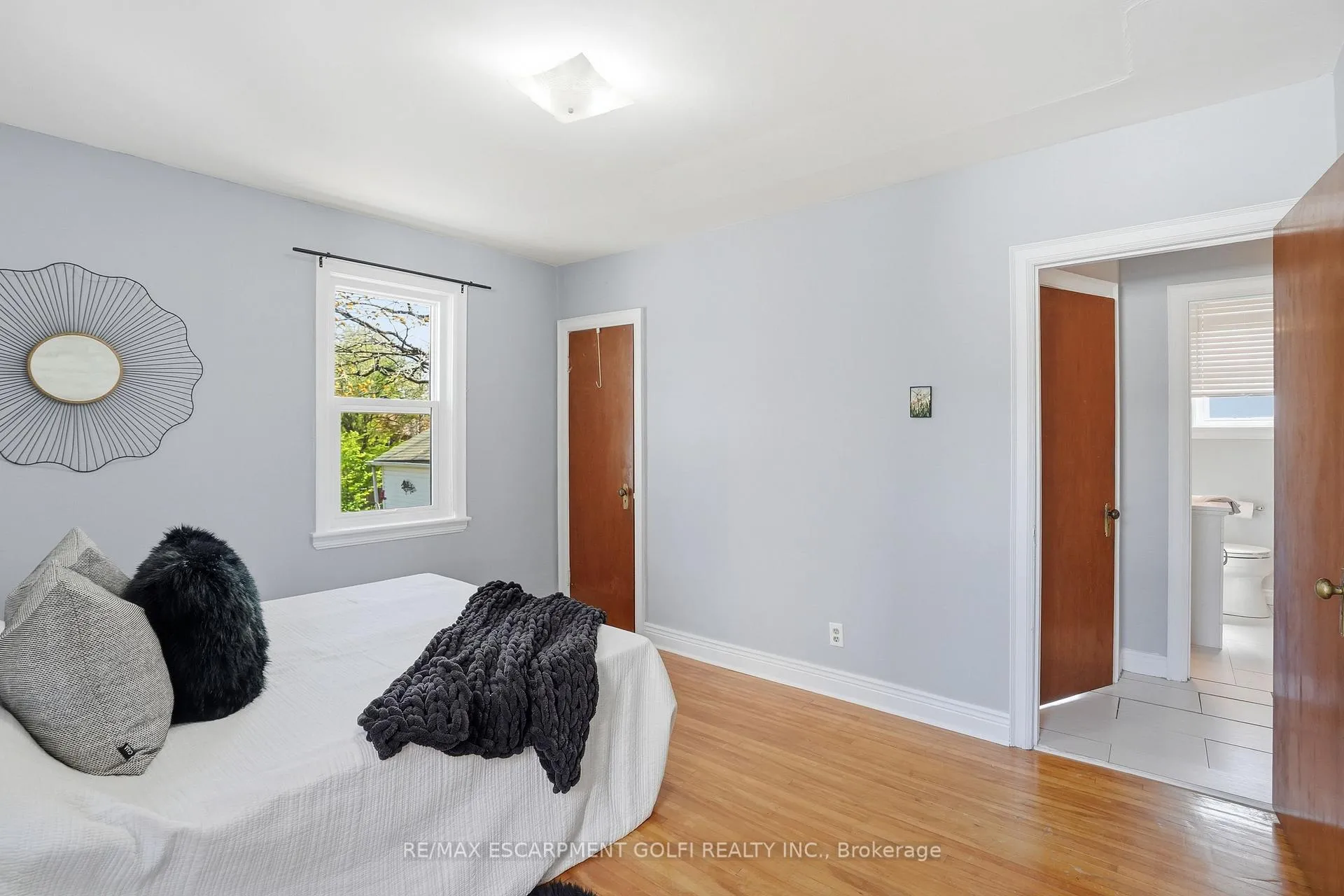 Photo 13 of 115 Empress Avenue, Hamilton, Centremount — HOMEH