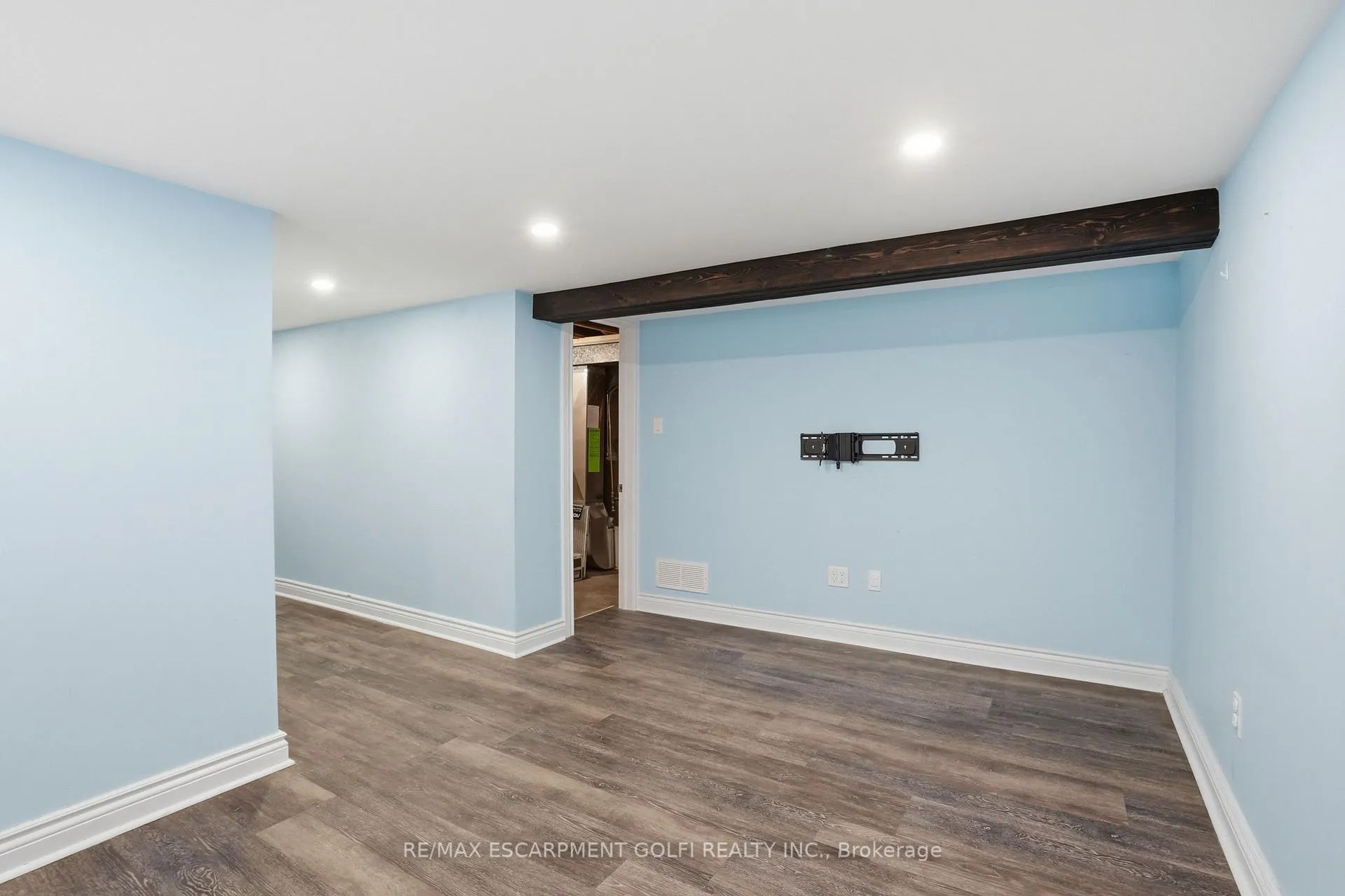 Photo 23 of 115 Empress Avenue, Hamilton, Centremount — HOMEH