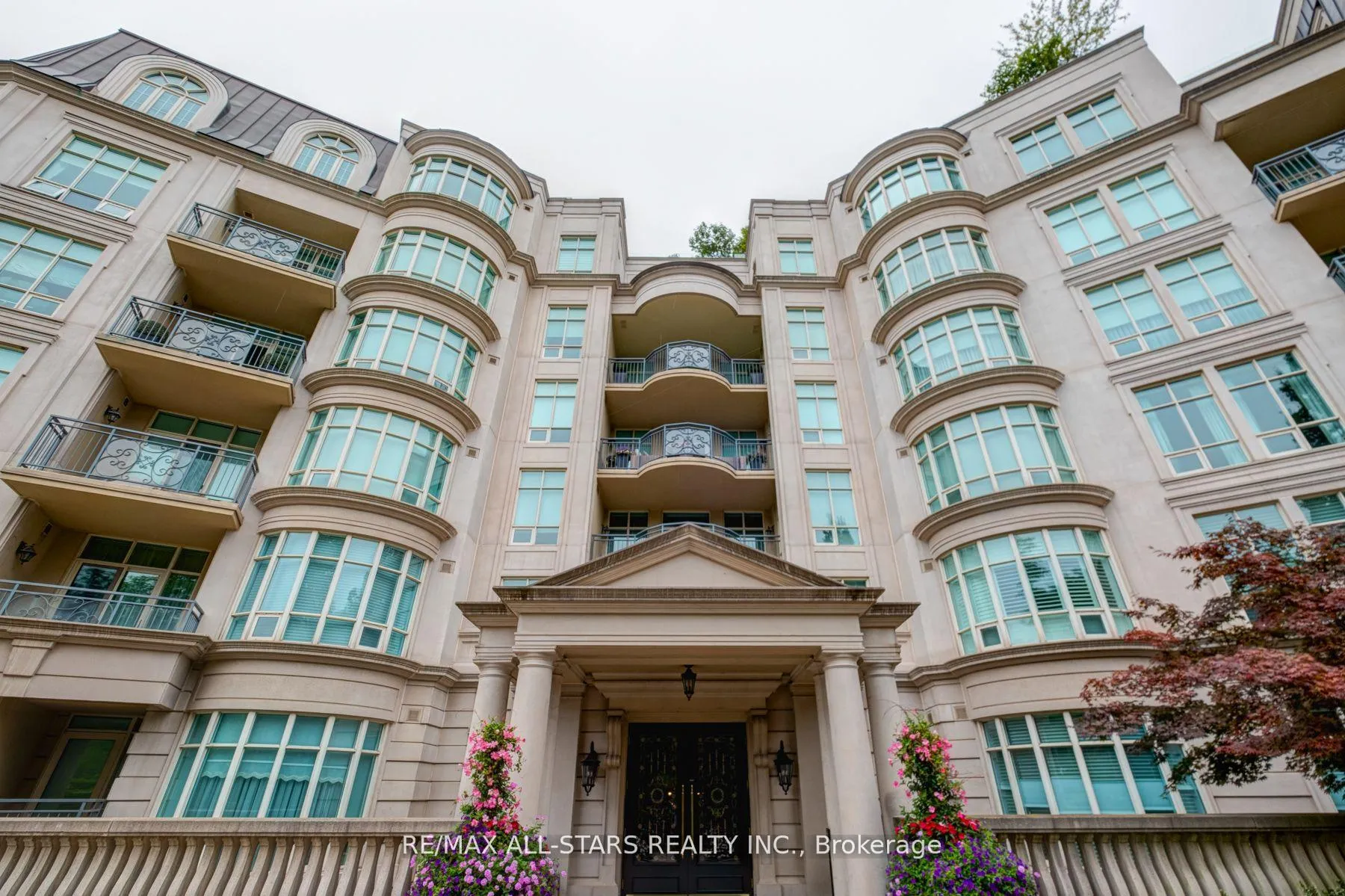 Front of Unit 211, 7071 Bayview Avenue