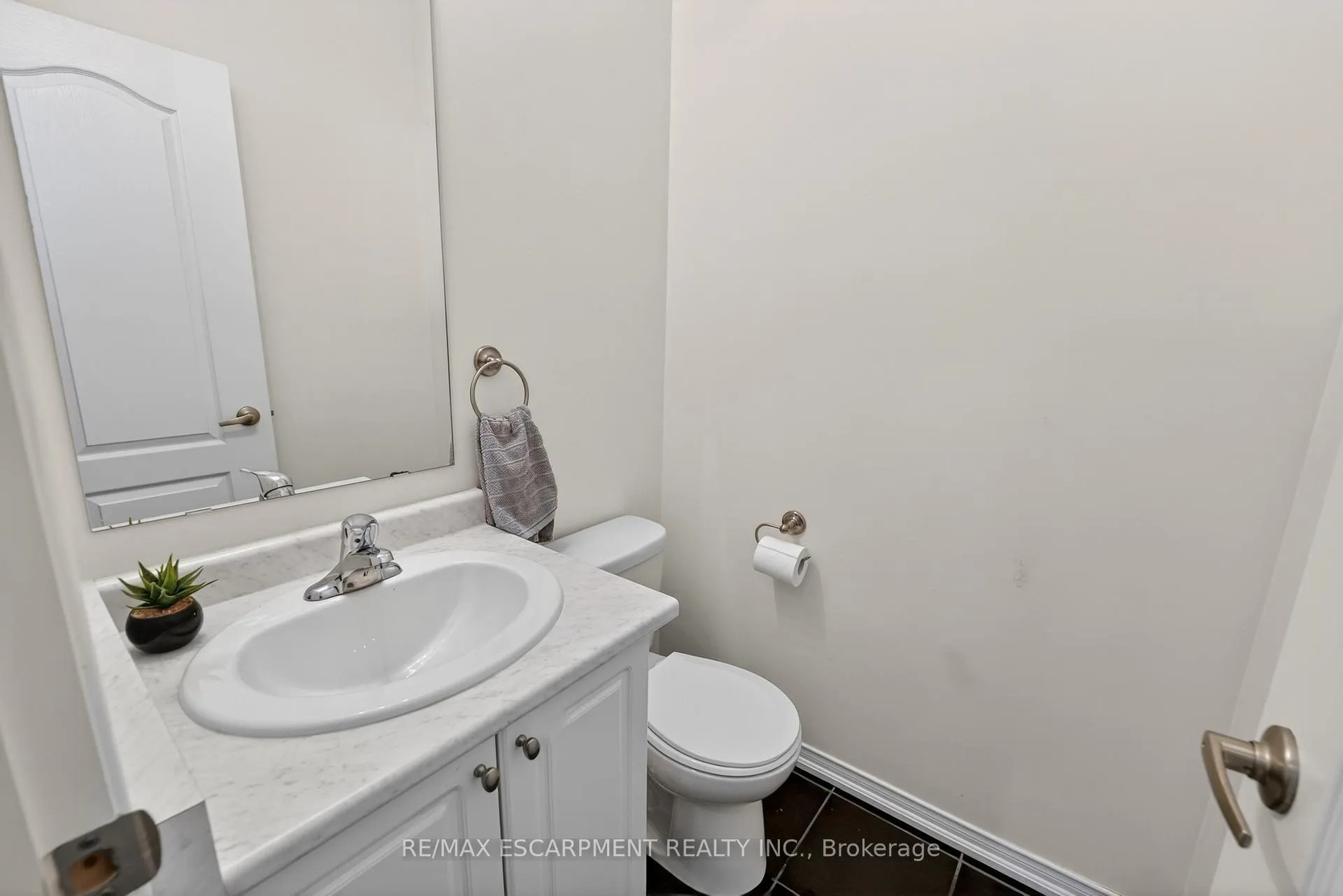 Photo 9 of 5078 Serena Drive, Lincoln, Beamsville — HOMEH
