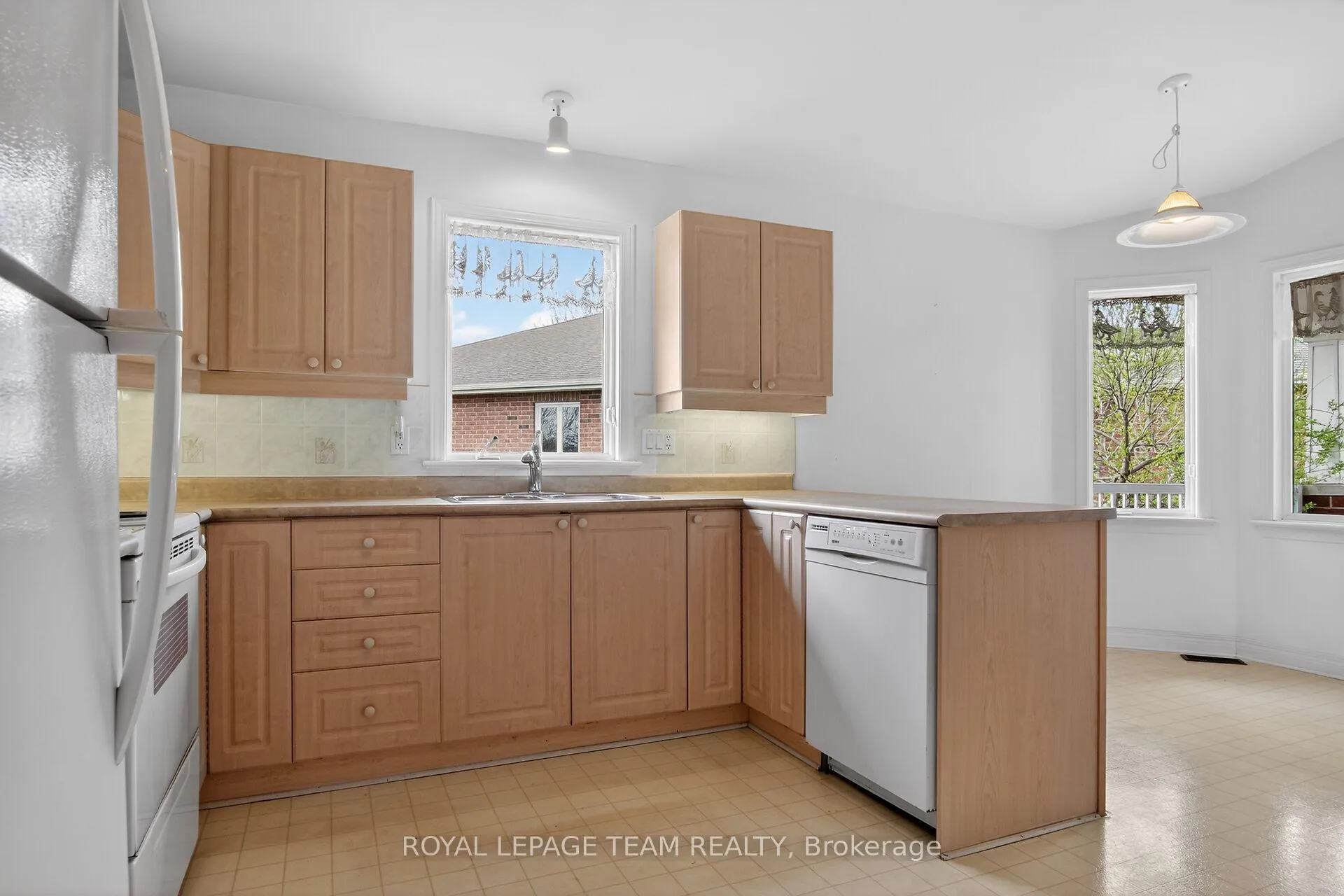 Photo 5 of 78 Amberlakes Drive, Ottawa, Stittsville (Central) — HOMEH