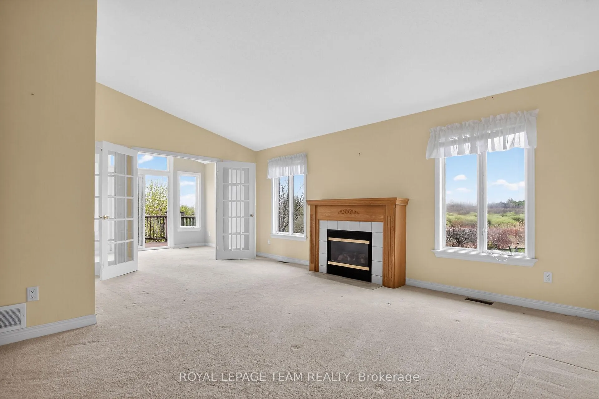 Photo 8 of 78 Amberlakes Drive, Ottawa, Stittsville (Central) — HOMEH