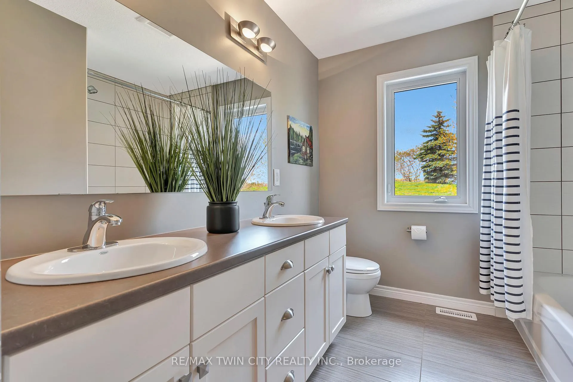 Photo 19 of 82 Maplecrest Drive, Woolwich, Breslau — HOMEH
