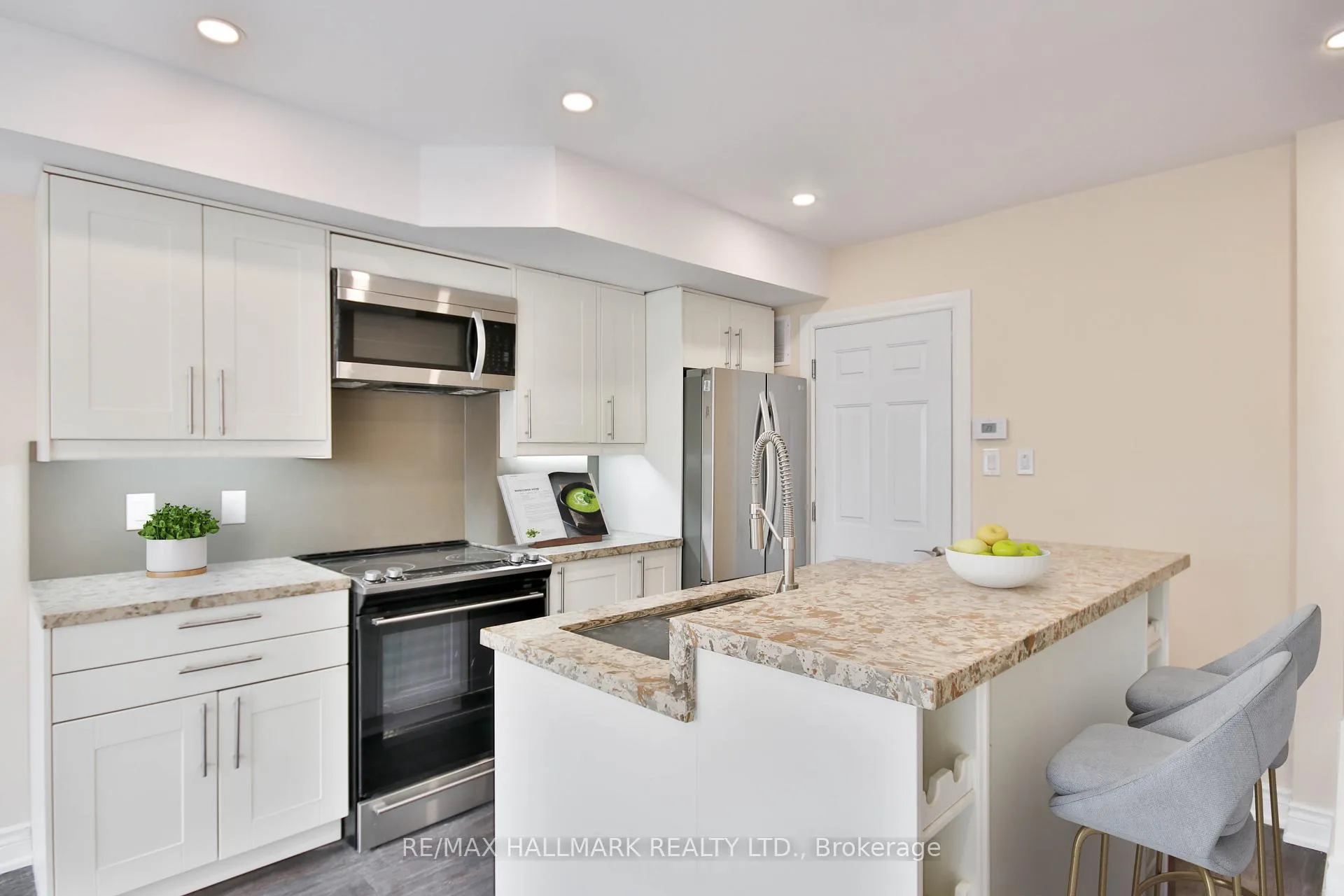 Photo 3 of Unit 2, 795 Broadview Avenue, Toronto, Playter Estates-Danforth — HOMEH