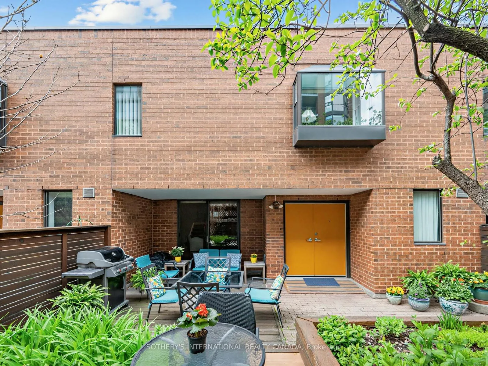 Photo 2 of Unit Th. 2, 188 Spadina Avenue, Toronto, Kensington-Chinatown — HOMEH