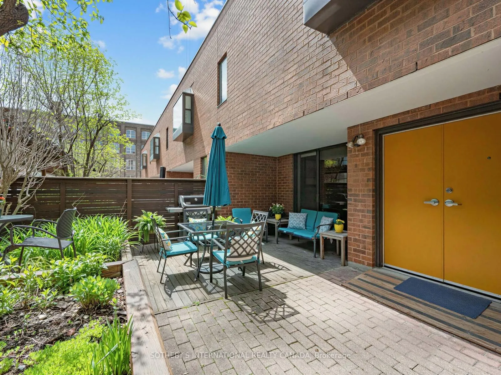 Photo 3 of Unit Th. 2, 188 Spadina Avenue, Toronto, Kensington-Chinatown — HOMEH