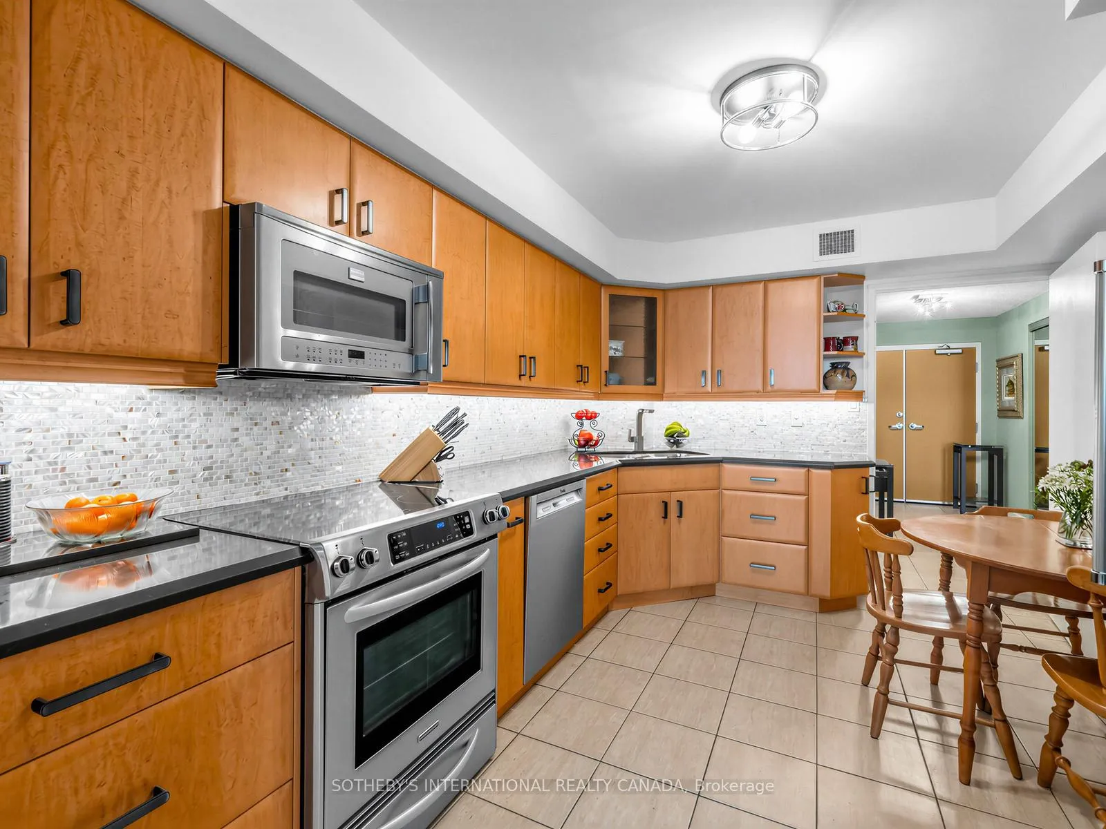 Photo 5 of Unit Th. 2, 188 Spadina Avenue, Toronto, Kensington-Chinatown — HOMEH