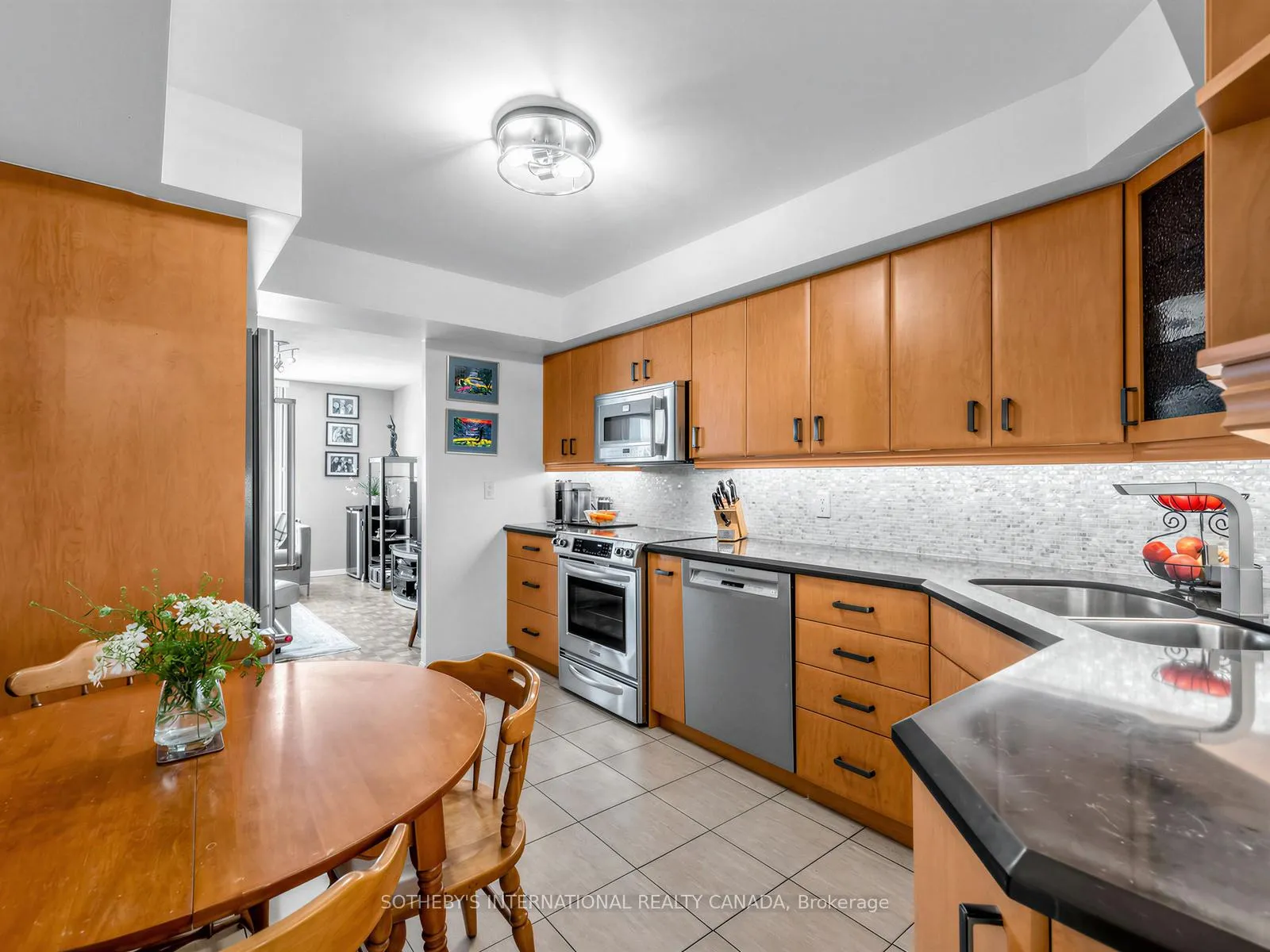 Photo 6 of Unit Th. 2, 188 Spadina Avenue, Toronto, Kensington-Chinatown — HOMEH