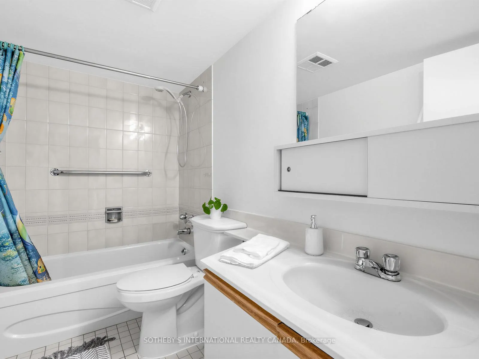 Photo 8 of Unit Th. 2, 188 Spadina Avenue, Toronto, Kensington-Chinatown — HOMEH
