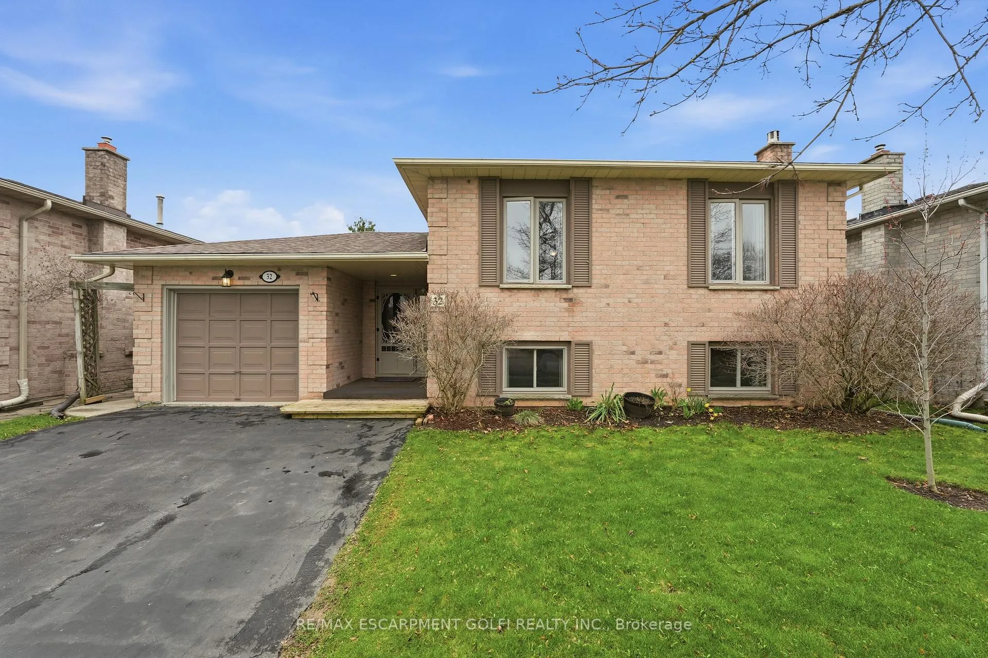 Photo 1 of 32 Hobart Crescent, Brantford — HOMEH