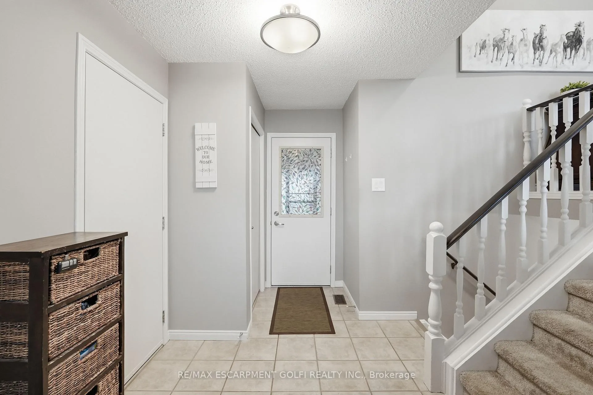 Photo 3 of 32 Hobart Crescent, Brantford — HOMEH