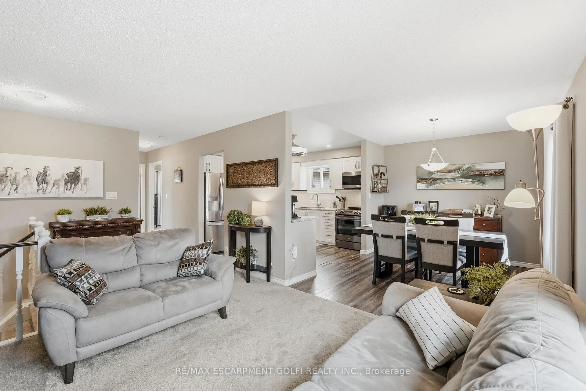 Photo 6 of 32 Hobart Crescent, Brantford — HOMEH