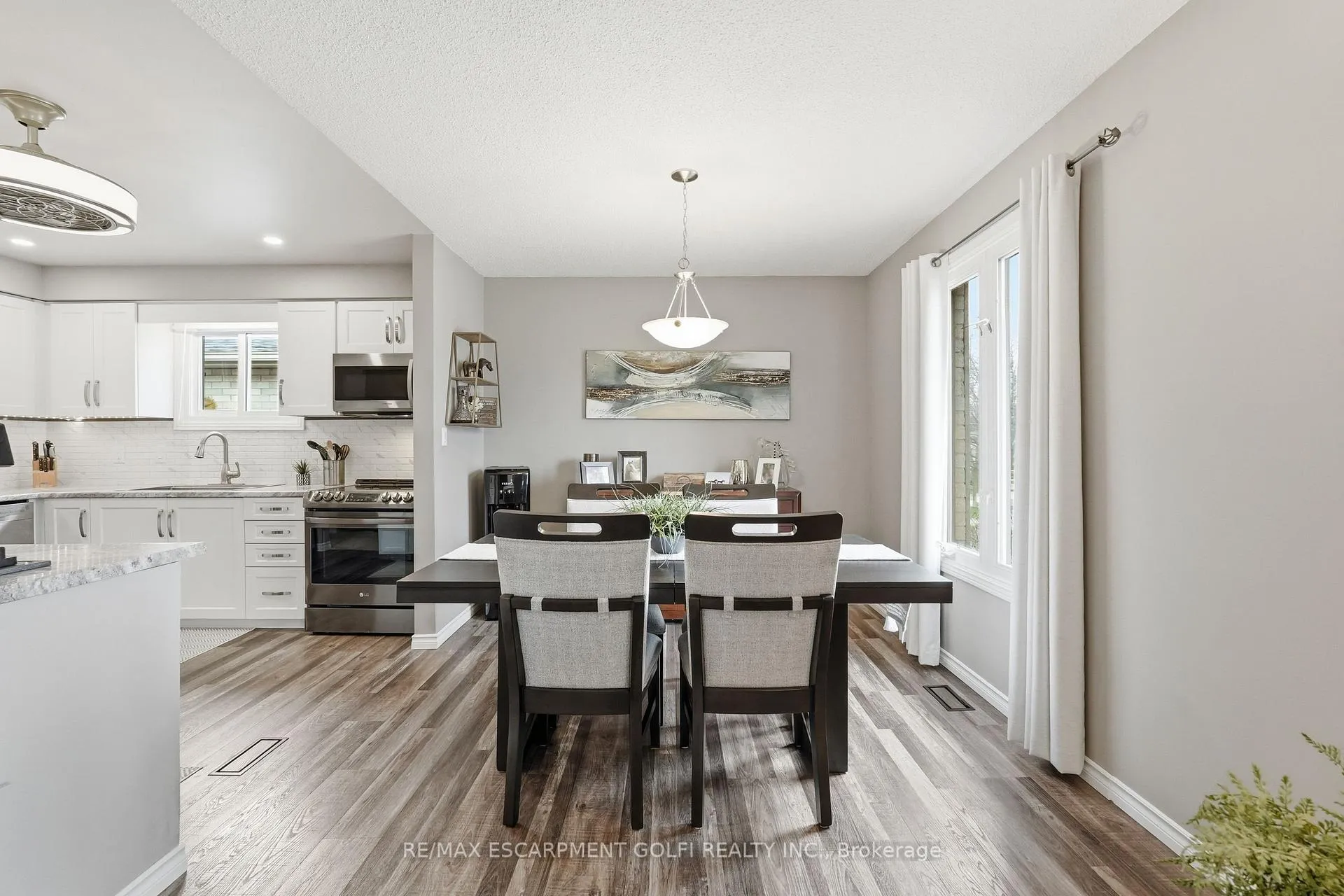 Photo 7 of 32 Hobart Crescent, Brantford — HOMEH