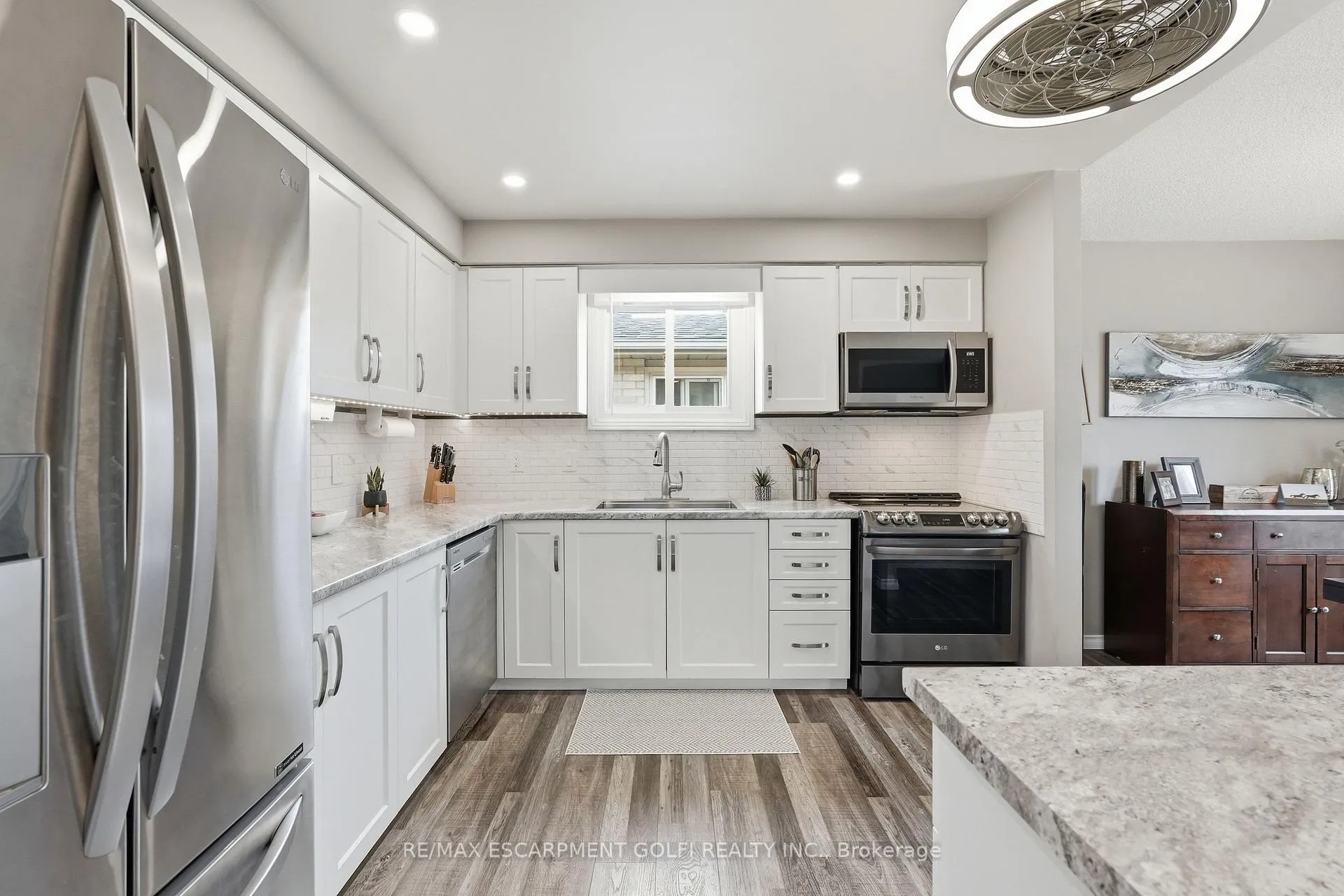 Photo 10 of 32 Hobart Crescent, Brantford — HOMEH