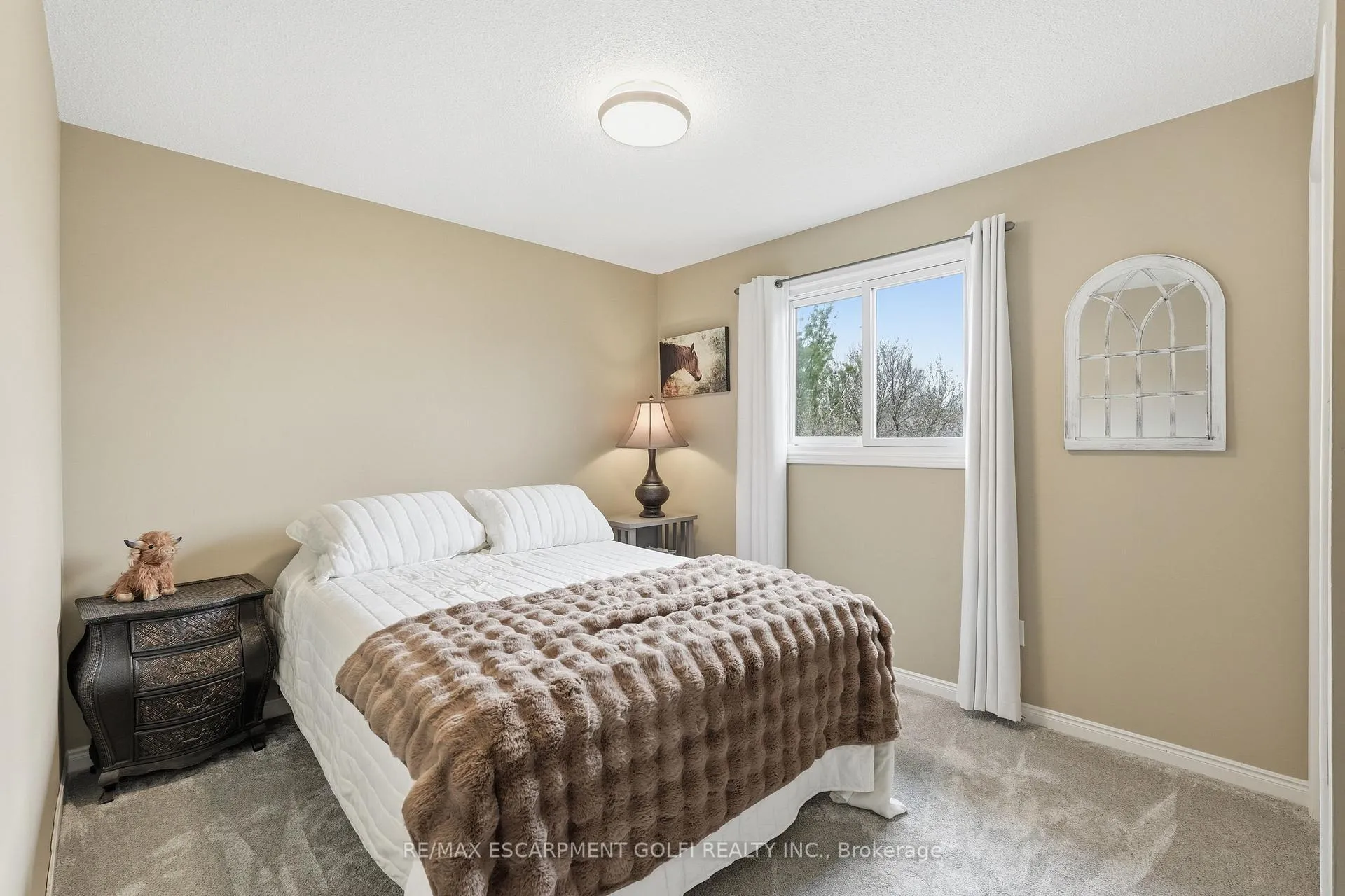 Photo 13 of 32 Hobart Crescent, Brantford — HOMEH