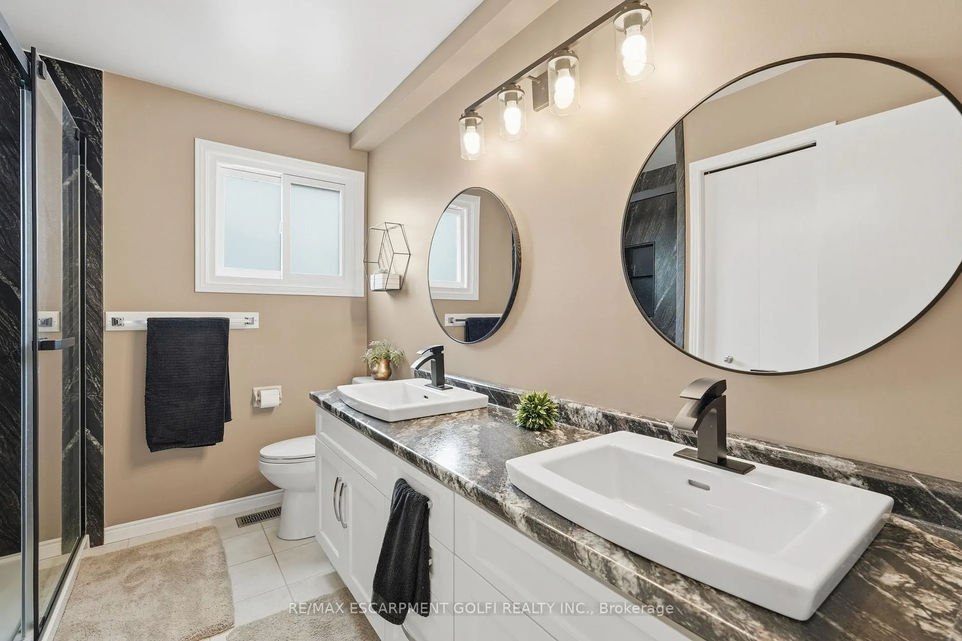 Photo 14 of 32 Hobart Crescent, Brantford — HOMEH