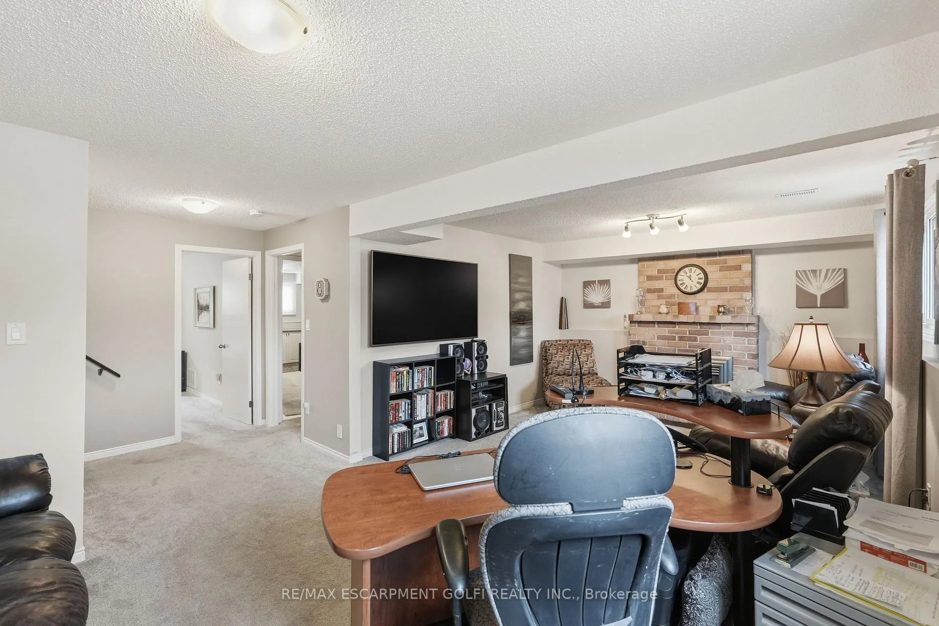 Photo 16 of 32 Hobart Crescent, Brantford — HOMEH