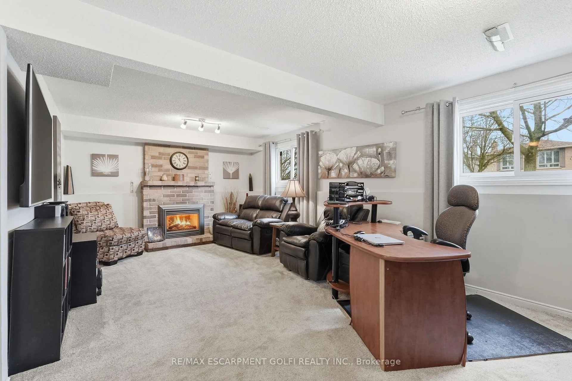 Photo 17 of 32 Hobart Crescent, Brantford — HOMEH