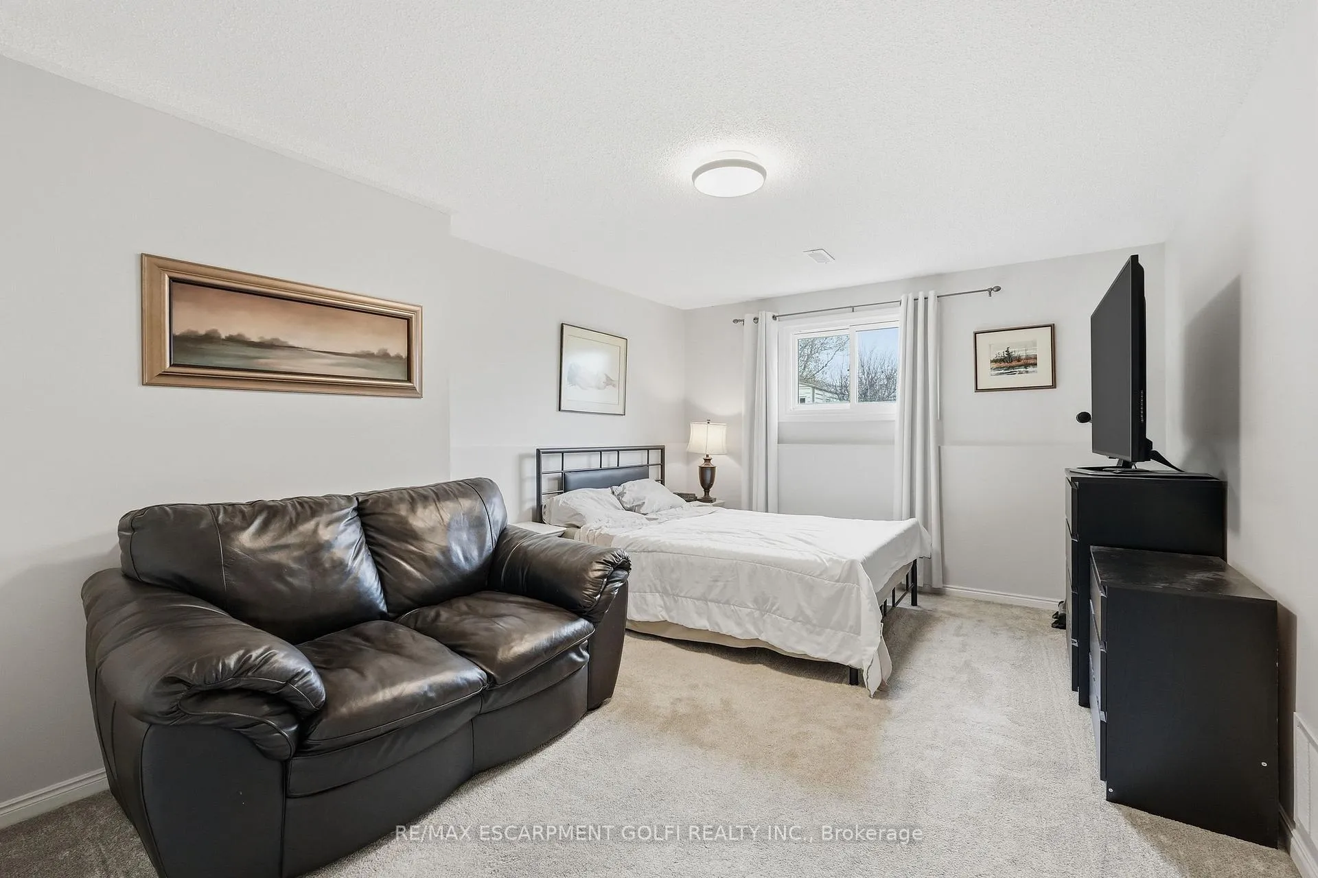 Photo 19 of 32 Hobart Crescent, Brantford — HOMEH