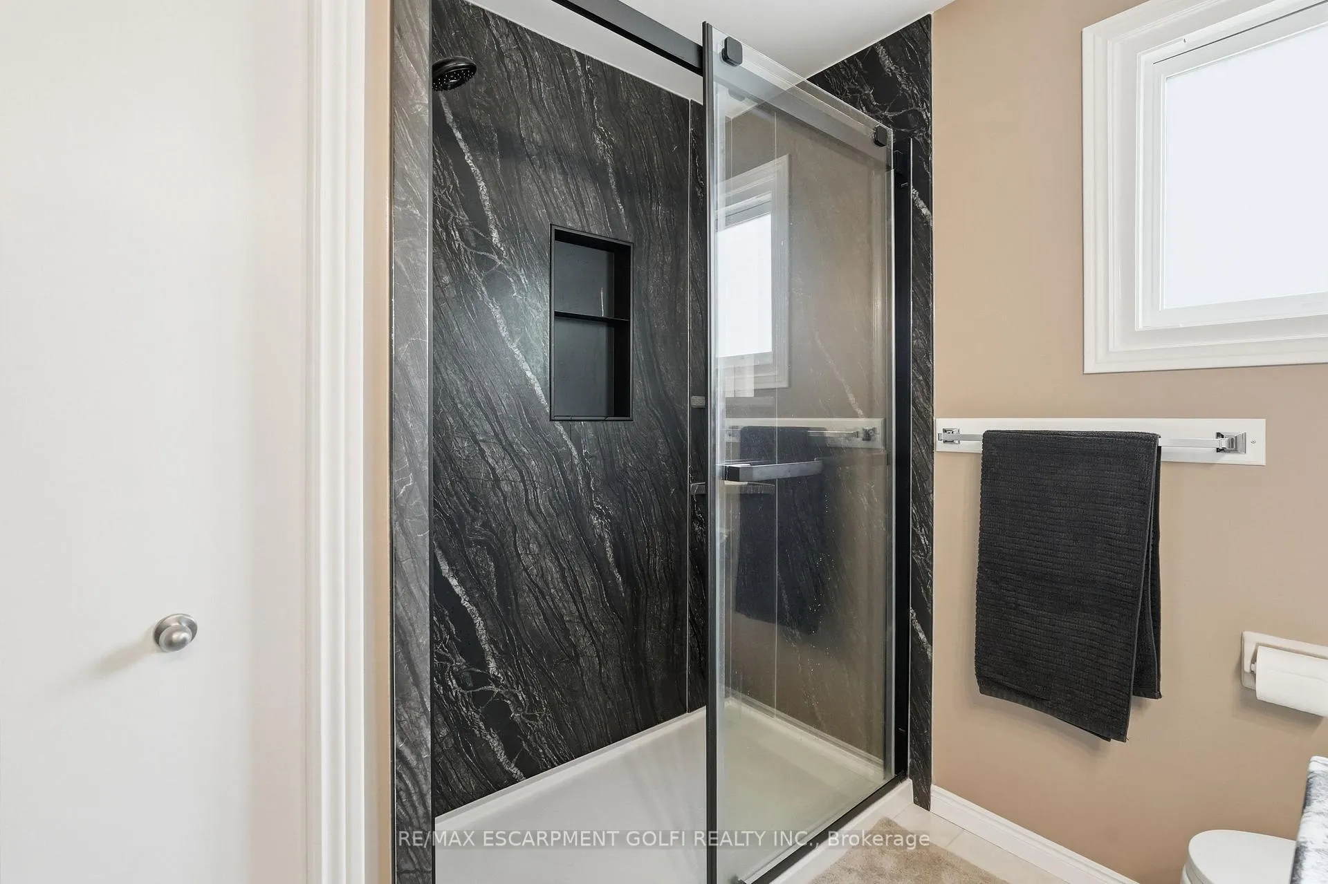 Photo 22 of 32 Hobart Crescent, Brantford — HOMEH