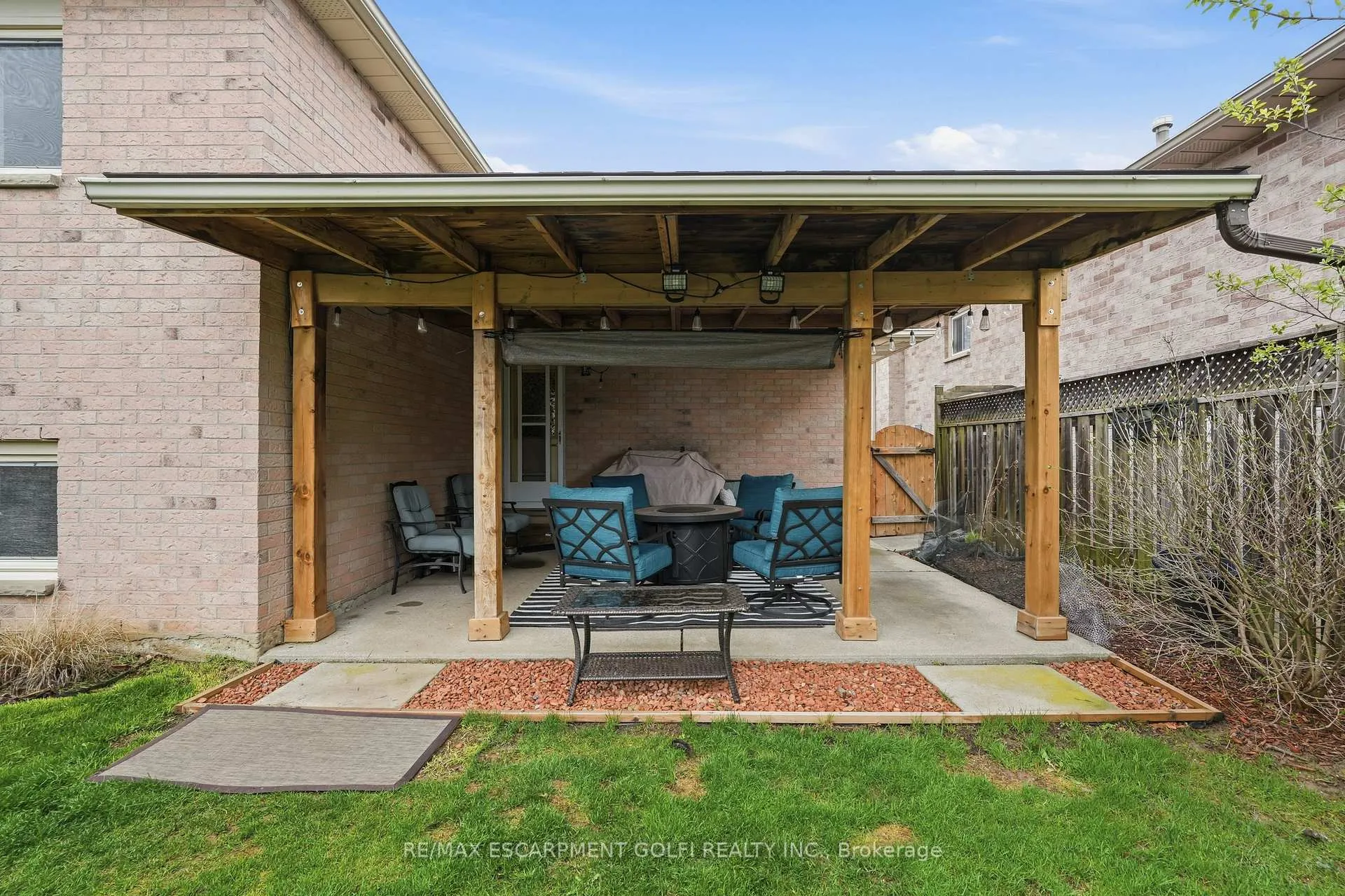 Photo 24 of 32 Hobart Crescent, Brantford — HOMEH