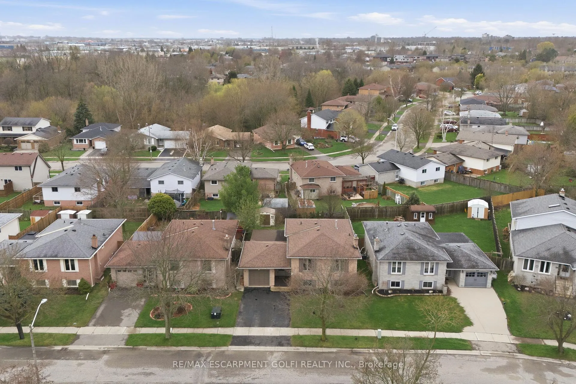 Photo 29 of 32 Hobart Crescent, Brantford — HOMEH